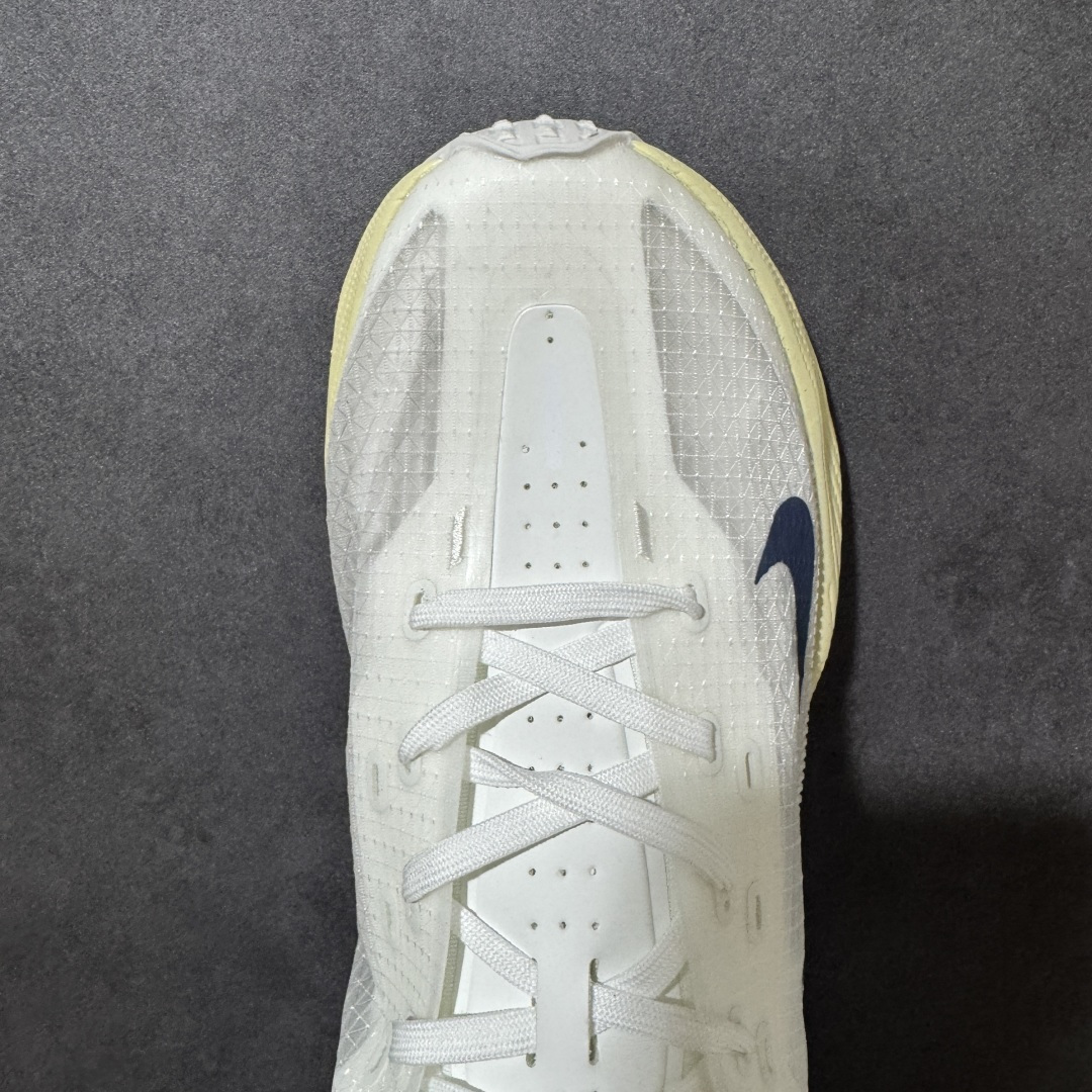 图片[5]-【公司级】Nike Ava X 耐克 舒适百搭耐磨低帮 休闲跑步鞋 采用轻盈的机能型织物鞋面 专为四季穿着而设计 流线型TPU包覆结构带来稳固贴合感 简约风橡胶外底具备出色排水性能和强劲抓地力 鞋身穿插的打孔赛道条纹灵感源自经典跑鞋 兼具舒适感与透气性 反光细节点缀其间 为都市夜行增添一份醒目与安全 货号： HM9697-003 尺码： 40-45-选品中心
