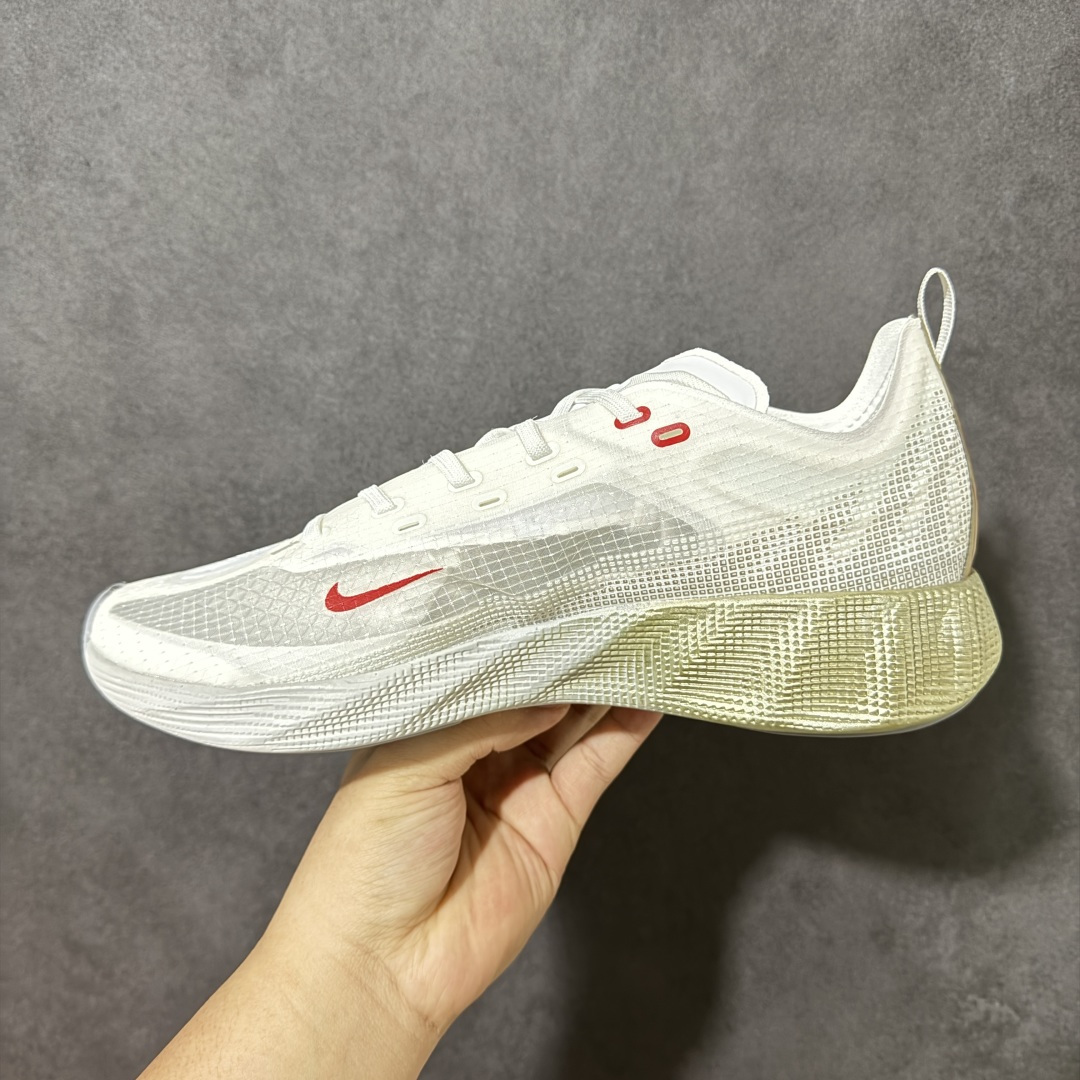 图片[2]-【公司级】Nike Ava X 耐克 舒适百搭耐磨低帮 休闲跑步鞋 采用轻盈的机能型织物鞋面 专为四季穿着而设计 流线型TPU包覆结构带来稳固贴合感 简约风橡胶外底具备出色排水性能和强劲抓地力 鞋身穿插的打孔赛道条纹灵感源自经典跑鞋 兼具舒适感与透气性 反光细节点缀其间 为都市夜行增添一份醒目与安全 货号： HM9697-103 尺码： 40-45-选品中心