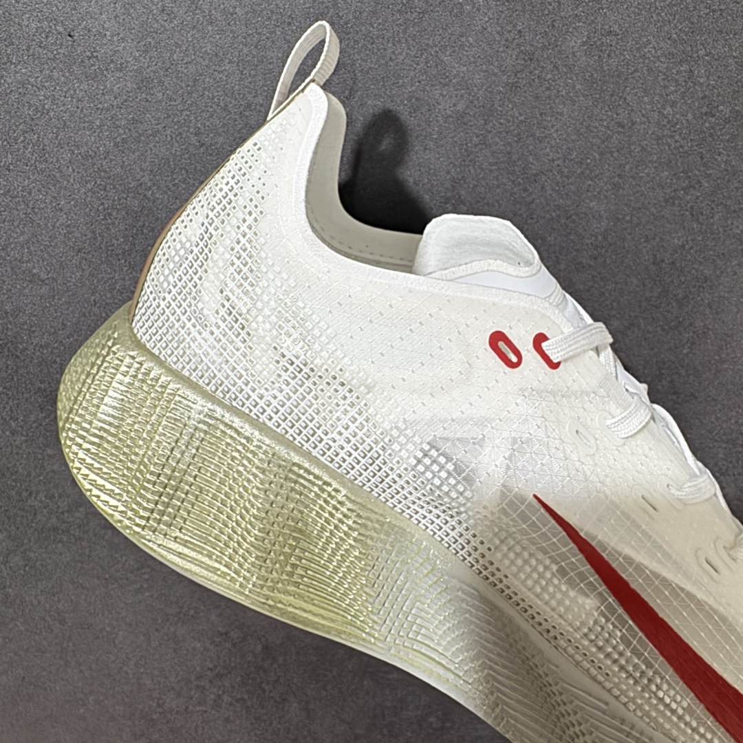 图片[7]-【公司级】Nike Ava X 耐克 舒适百搭耐磨低帮 休闲跑步鞋 采用轻盈的机能型织物鞋面 专为四季穿着而设计 流线型TPU包覆结构带来稳固贴合感 简约风橡胶外底具备出色排水性能和强劲抓地力 鞋身穿插的打孔赛道条纹灵感源自经典跑鞋 兼具舒适感与透气性 反光细节点缀其间 为都市夜行增添一份醒目与安全 货号： HM9697-103 尺码： 40-45-选品中心