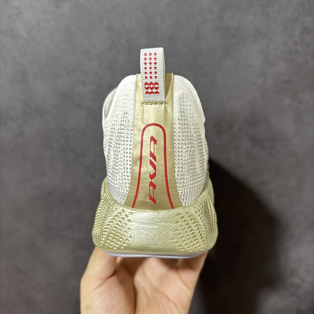 图片[4]-【公司级】Nike Ava X 耐克 舒适百搭耐磨低帮 休闲跑步鞋 采用轻盈的机能型织物鞋面 专为四季穿着而设计 流线型TPU包覆结构带来稳固贴合感 简约风橡胶外底具备出色排水性能和强劲抓地力 鞋身穿插的打孔赛道条纹灵感源自经典跑鞋 兼具舒适感与透气性 反光细节点缀其间 为都市夜行增添一份醒目与安全 货号： HM9697-103 尺码： 40-45-选品中心