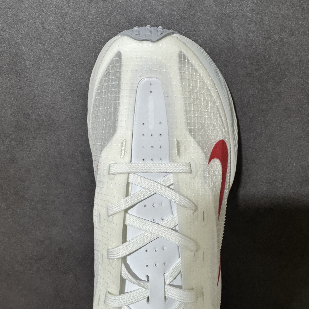 图片[5]-【公司级】Nike Ava X 耐克 舒适百搭耐磨低帮 休闲跑步鞋 采用轻盈的机能型织物鞋面 专为四季穿着而设计 流线型TPU包覆结构带来稳固贴合感 简约风橡胶外底具备出色排水性能和强劲抓地力 鞋身穿插的打孔赛道条纹灵感源自经典跑鞋 兼具舒适感与透气性 反光细节点缀其间 为都市夜行增添一份醒目与安全 货号： HM9697-103 尺码： 40-45-选品中心