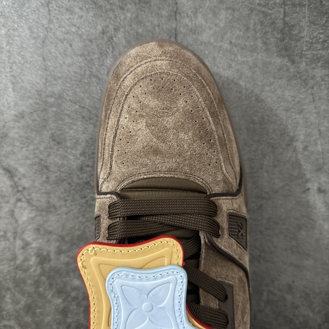 图片[5]-【佛山顶级超A版】Louis Vuitton LV Trainer系列 深棕卡其吊牌 仓库现货 当天可取 私人订单 专柜混卖零售专供 所有配色均为购买原版复刻 整体版型 皮料 市场独一无二 后跟版型都可以自行对比[机智]吊打市场所有货 怒甩十条街，欢迎拿市场各大工厂的货来对比！ 鞋舌烫金超正 压印程度秒杀市面90%以上的高端货 新配色陆续开发出货 尺码：39-45-选品中心