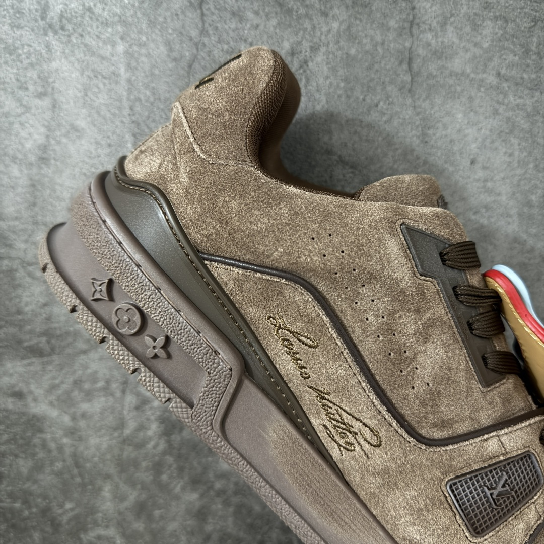 图片[7]-【佛山顶级超A版】Louis Vuitton LV Trainer系列 深棕卡其吊牌 仓库现货 当天可取 私人订单 专柜混卖零售专供 所有配色均为购买原版复刻 整体版型 皮料 市场独一无二 后跟版型都可以自行对比[机智]吊打市场所有货 怒甩十条街，欢迎拿市场各大工厂的货来对比！ 鞋舌烫金超正 压印程度秒杀市面90%以上的高端货 新配色陆续开发出货 尺码：39-45-选品中心