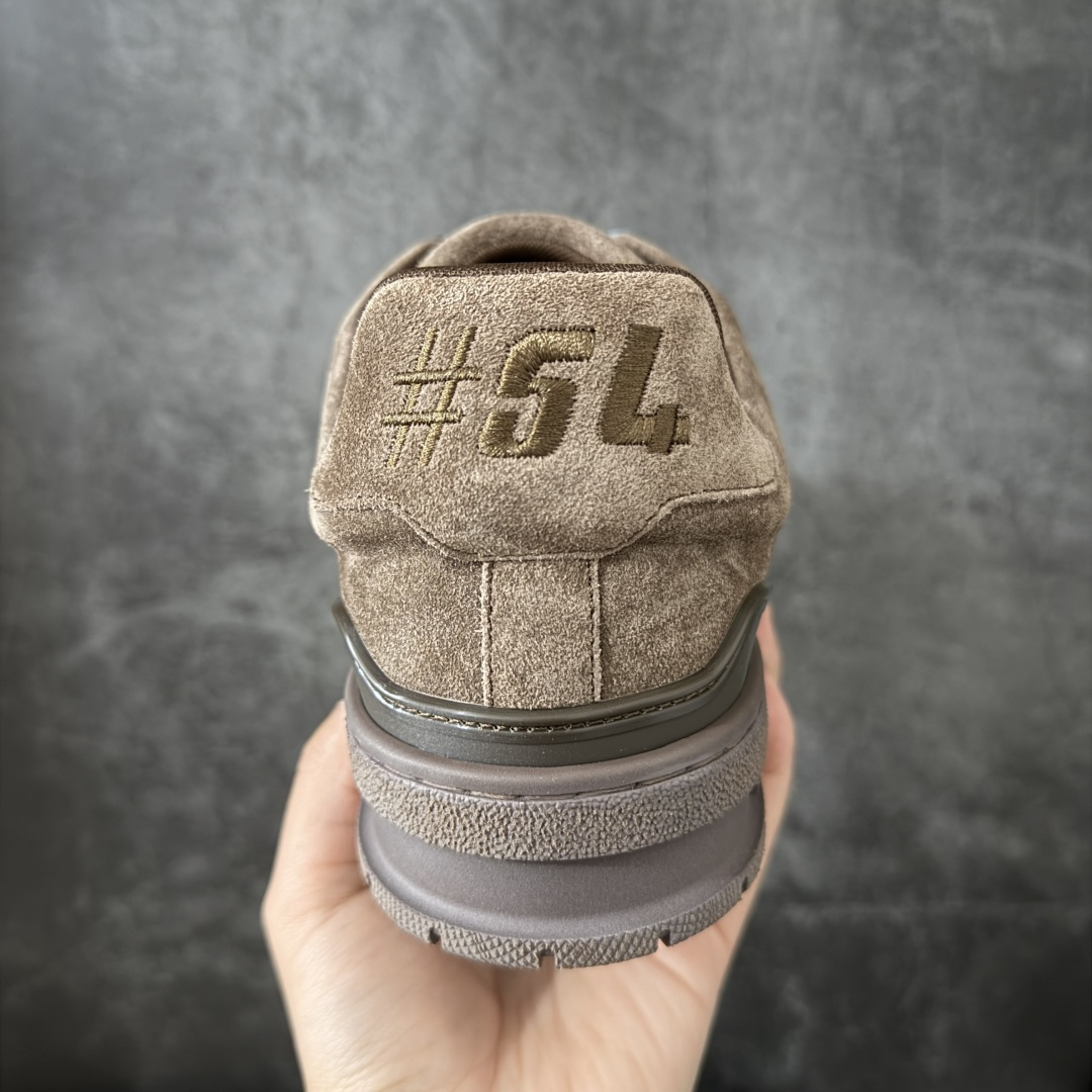 图片[4]-【佛山顶级超A版】Louis Vuitton LV Trainer系列 深棕卡其吊牌 仓库现货 当天可取 私人订单 专柜混卖零售专供 所有配色均为购买原版复刻 整体版型 皮料 市场独一无二 后跟版型都可以自行对比[机智]吊打市场所有货 怒甩十条街，欢迎拿市场各大工厂的货来对比！ 鞋舌烫金超正 压印程度秒杀市面90%以上的高端货 新配色陆续开发出货 尺码：39-45-选品中心