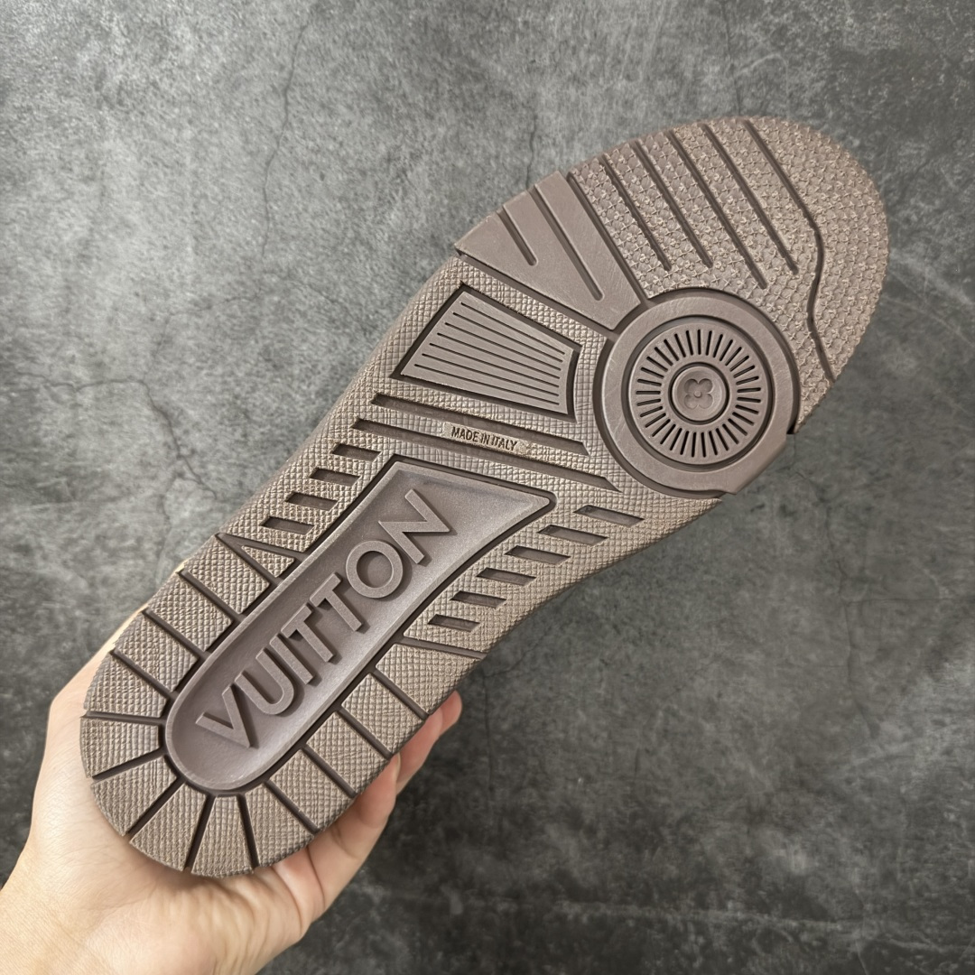 图片[9]-【佛山顶级超A版】Louis Vuitton LV Trainer系列 深棕卡其吊牌 仓库现货 当天可取 私人订单 专柜混卖零售专供 所有配色均为购买原版复刻 整体版型 皮料 市场独一无二 后跟版型都可以自行对比[机智]吊打市场所有货 怒甩十条街，欢迎拿市场各大工厂的货来对比！ 鞋舌烫金超正 压印程度秒杀市面90%以上的高端货 新配色陆续开发出货 尺码：39-45-选品中心
