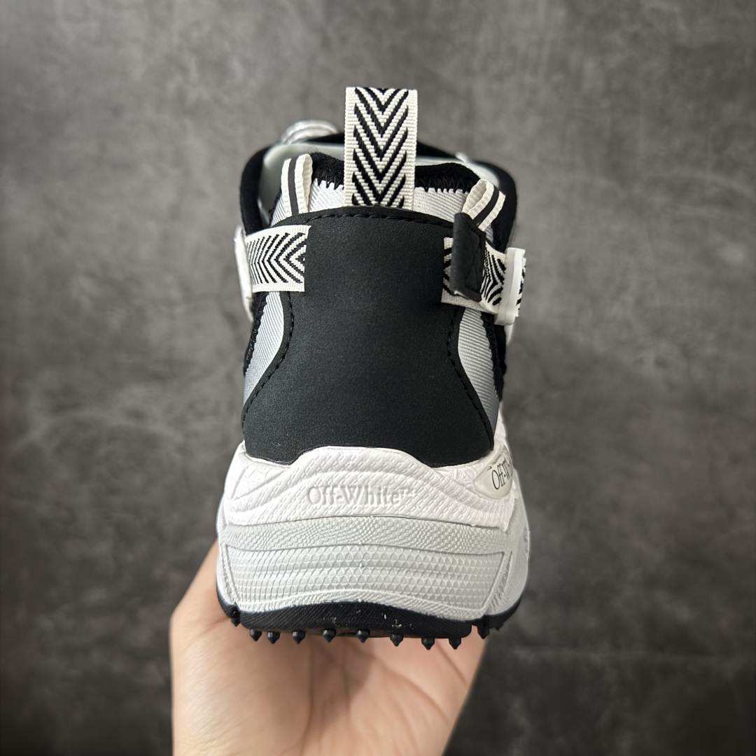 图片[4]-【纯原版】Off-White C/O VirGil Abloh 人气单品 2024s OW最新款情侣款跑鞋 百分百原盒正确版 原楦原纸板数据开发 4层分离大底 鞋面采用3d立体打印和多种材料拼接而成 防滑耐磨透气性轻便跑鞋 为曾经爆火 并且定位奢潮领域的标志性品牌 Off-White 仍需要不断更新符合当下潮流时尚的复古运动鞋款，以期收获基本盘消费者的关注🌝并将标志性箭头设计置于显著位置。🧊估计将在未来几个月登陆品牌专柜，喜欢的朋友切莫错过✔️ 鞋面：透气网布➕各种特殊定制材料拼接而成✔️ 大底：md+tpu+橡胶组合大底 尺码：36 37 38 39 40 41 42 43 44 45 46 47-选品中心