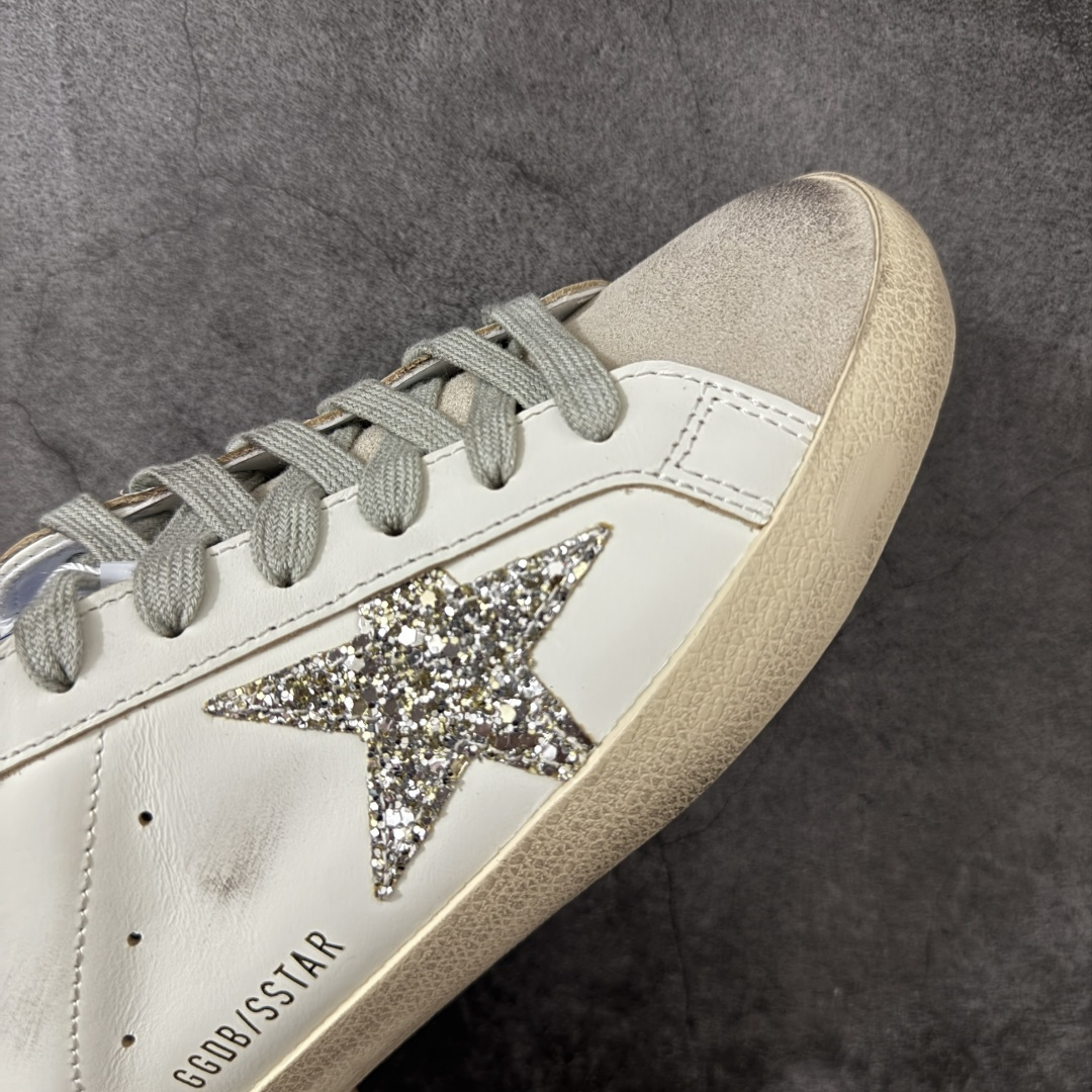 图片[6]-【纯原版】Golden Goose Super-Star Sabot 包头半拖鞋 小脏鞋 米白红闪星 GGDB Golden Goose Super Star系列小脏运动鞋 25ss官方新款 火爆全网各路明星纷纷上脚，头层牛皮小脏鞋，顶级品质 全部细节官网同步 完美精细做工，全手工打磨做旧，自带3厘米内增高，巴黎时装周出镜率最高的小脏鞋。2025sGolden Goose 官网同步上新，舒服不磨脚！ 尺码：35 36 37 38 39-选品中心