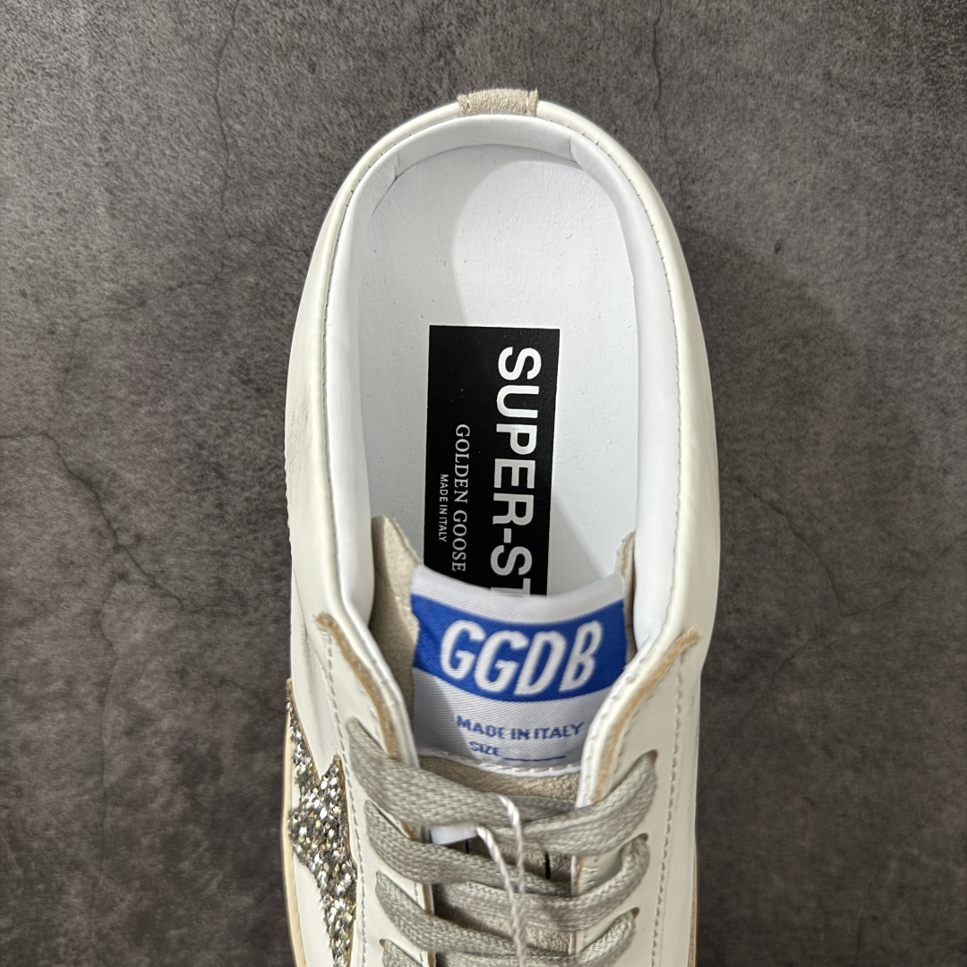 图片[8]-【纯原版】Golden Goose Super-Star Sabot 包头半拖鞋 小脏鞋 米白红闪星 GGDB Golden Goose Super Star系列小脏运动鞋 25ss官方新款 火爆全网各路明星纷纷上脚，头层牛皮小脏鞋，顶级品质 全部细节官网同步 完美精细做工，全手工打磨做旧，自带3厘米内增高，巴黎时装周出镜率最高的小脏鞋。2025sGolden Goose 官网同步上新，舒服不磨脚！ 尺码：35 36 37 38 39-选品中心