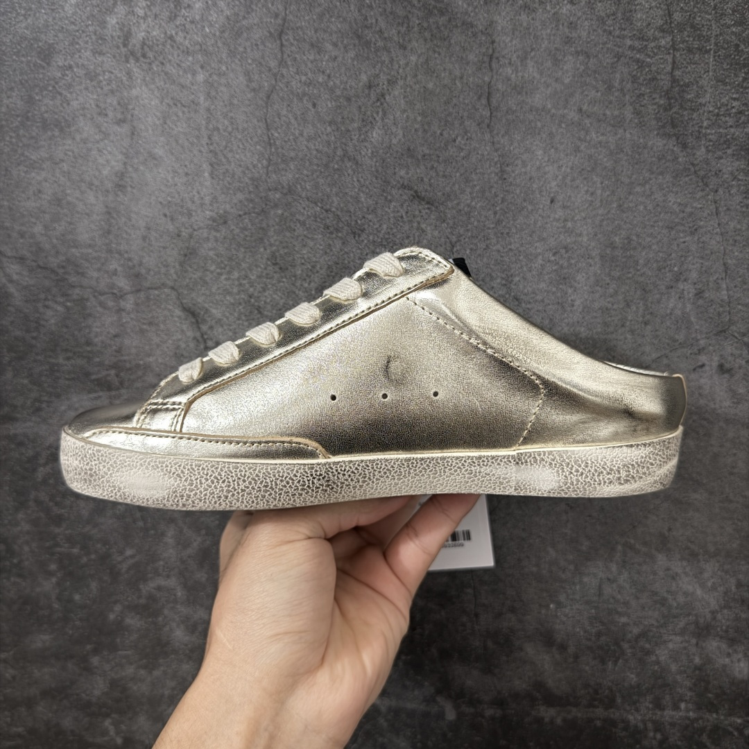 图片[2]-【纯原版】Golden Goose Super-Star Sabot 包头半拖鞋 小脏鞋 GGDB Golden Goose Super Star系列小脏运动鞋 25ss官方新款 火爆全网各路明星纷纷上脚，头层牛皮小脏鞋，顶级品质 全部细节官网同步 完美精细做工，全手工打磨做旧，自带3厘米内增高，巴黎时装周出镜率最高的小脏鞋。2025sGolden Goose 官网同步上新，舒服不磨脚！ 尺码：35 36 37 38 39-选品中心