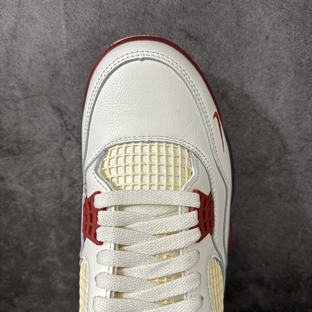 图片[5]-【LW纯原版】 Air Jordan × Nigel Sylvester Air Jordan AJ4 联名\”Brick After Brick\” 白红 白砖 货号：IQ8055-100 第一梯队最新批次 细节多次校对改良 接近完美 细节达到可过鉴定标准 耗时半年巨作 全套原纸板楦头开发 原厂特供皮料加持 确保原汁原味 完美呈现四代版型 一比一鞋头弧度高度鞋身弧度 数据细节工艺流程均保持原鞋一致 原厂TPU网格鞋带扣 正确内里网布 菱角分明不变形无多余毛边 柔软性质感一致于原鞋 原厂织唛标 原厂飞人电绣工艺 尾指中部跳三针 独家绑鞋带手法 印刷中底布 四线拉帮 米色美纹纸贴合固定 进口港宝加持 后跟自然饱满 全鞋荧光划线卡点 追求极致完美 每一双都是工艺品 多重QC质检 超越公司货的品控标准 实实在在的免检产品 尺码：40-48.5-选品中心