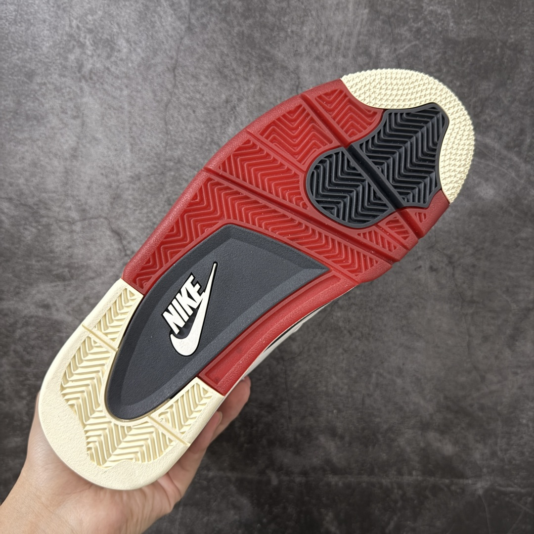 图片[9]-【LW纯原版】 Air Jordan × Nigel Sylvester Air Jordan AJ4 联名\”Brick After Brick\” 白红 白砖 货号：IQ8055-100 第一梯队最新批次 细节多次校对改良 接近完美 细节达到可过鉴定标准 耗时半年巨作 全套原纸板楦头开发 原厂特供皮料加持 确保原汁原味 完美呈现四代版型 一比一鞋头弧度高度鞋身弧度 数据细节工艺流程均保持原鞋一致 原厂TPU网格鞋带扣 正确内里网布 菱角分明不变形无多余毛边 柔软性质感一致于原鞋 原厂织唛标 原厂飞人电绣工艺 尾指中部跳三针 独家绑鞋带手法 印刷中底布 四线拉帮 米色美纹纸贴合固定 进口港宝加持 后跟自然饱满 全鞋荧光划线卡点 追求极致完美 每一双都是工艺品 多重QC质检 超越公司货的品控标准 实实在在的免检产品 尺码：40-48.5-选品中心