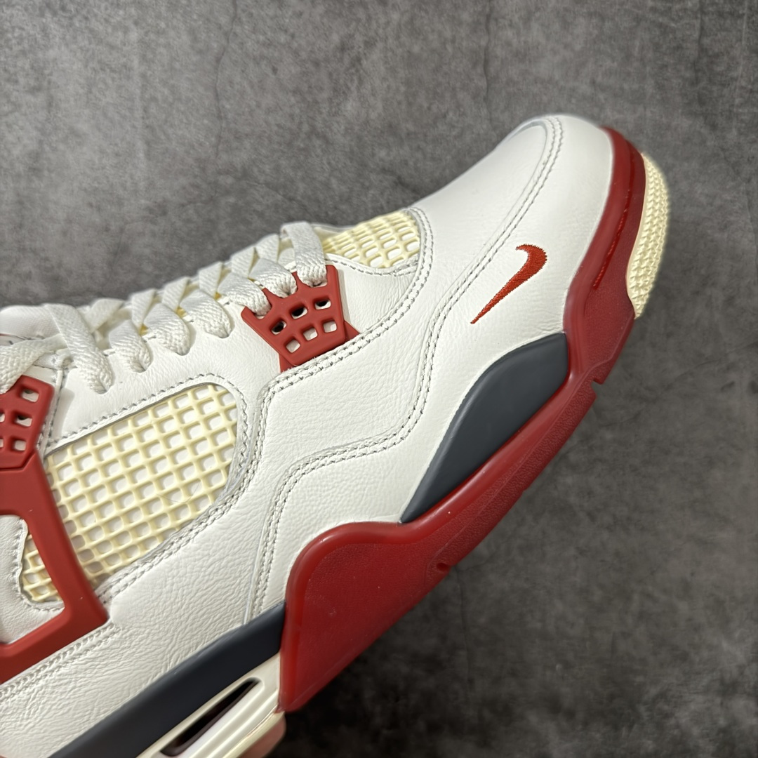 图片[6]-【LW纯原版】 Air Jordan × Nigel Sylvester Air Jordan AJ4 联名\”Brick After Brick\” 白红 白砖 货号：IQ8055-100 第一梯队最新批次 细节多次校对改良 接近完美 细节达到可过鉴定标准 耗时半年巨作 全套原纸板楦头开发 原厂特供皮料加持 确保原汁原味 完美呈现四代版型 一比一鞋头弧度高度鞋身弧度 数据细节工艺流程均保持原鞋一致 原厂TPU网格鞋带扣 正确内里网布 菱角分明不变形无多余毛边 柔软性质感一致于原鞋 原厂织唛标 原厂飞人电绣工艺 尾指中部跳三针 独家绑鞋带手法 印刷中底布 四线拉帮 米色美纹纸贴合固定 进口港宝加持 后跟自然饱满 全鞋荧光划线卡点 追求极致完美 每一双都是工艺品 多重QC质检 超越公司货的品控标准 实实在在的免检产品 尺码：40-48.5-选品中心