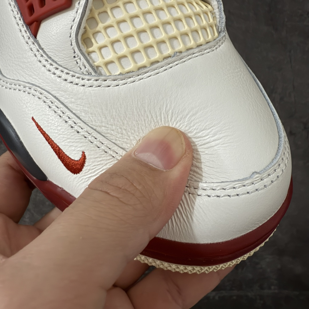 图片[5]-【LW纯原版】 Air Jordan × Nigel Sylvester Air Jordan AJ4 联名\”Brick After Brick\” 白红 白砖 货号：IQ8055-100 第一梯队最新批次 细节多次校对改良 接近完美 细节达到可过鉴定标准 耗时半年巨作 全套原纸板楦头开发 原厂特供皮料加持 确保原汁原味 完美呈现四代版型 一比一鞋头弧度高度鞋身弧度 数据细节工艺流程均保持原鞋一致 原厂TPU网格鞋带扣 正确内里网布 菱角分明不变形无多余毛边 柔软性质感一致于原鞋 原厂织唛标 原厂飞人电绣工艺 尾指中部跳三针 独家绑鞋带手法 印刷中底布 四线拉帮 米色美纹纸贴合固定 进口港宝加持 后跟自然饱满 全鞋荧光划线卡点 追求极致完美 每一双都是工艺品 多重QC质检 超越公司货的品控标准 实实在在的免检产品 尺码：40-48.5-选品中心