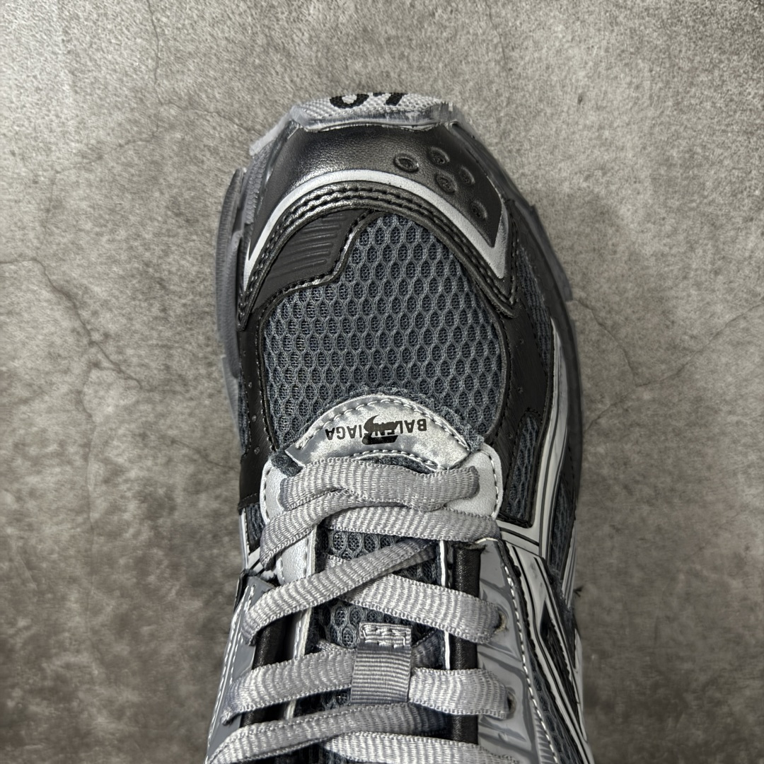 图片[5]-【公司级H版】BALENCIAGA Runner 巴黎世家七代 黑白色 此系列是通过溢胶、做旧、缝线等细节 展示了设计师 Demna 的运动鞋风格 用一双「旧鞋」传递复古感 后侧板、翘起的鞋头 则展示了 Demna 在结构上的未来构想 原装大盒从里到外一切百分百还原官方配置 顶级专供碾压一切版本 尺码：35 36 37 38 39 40 41 42 43 44 45 46-选品中心