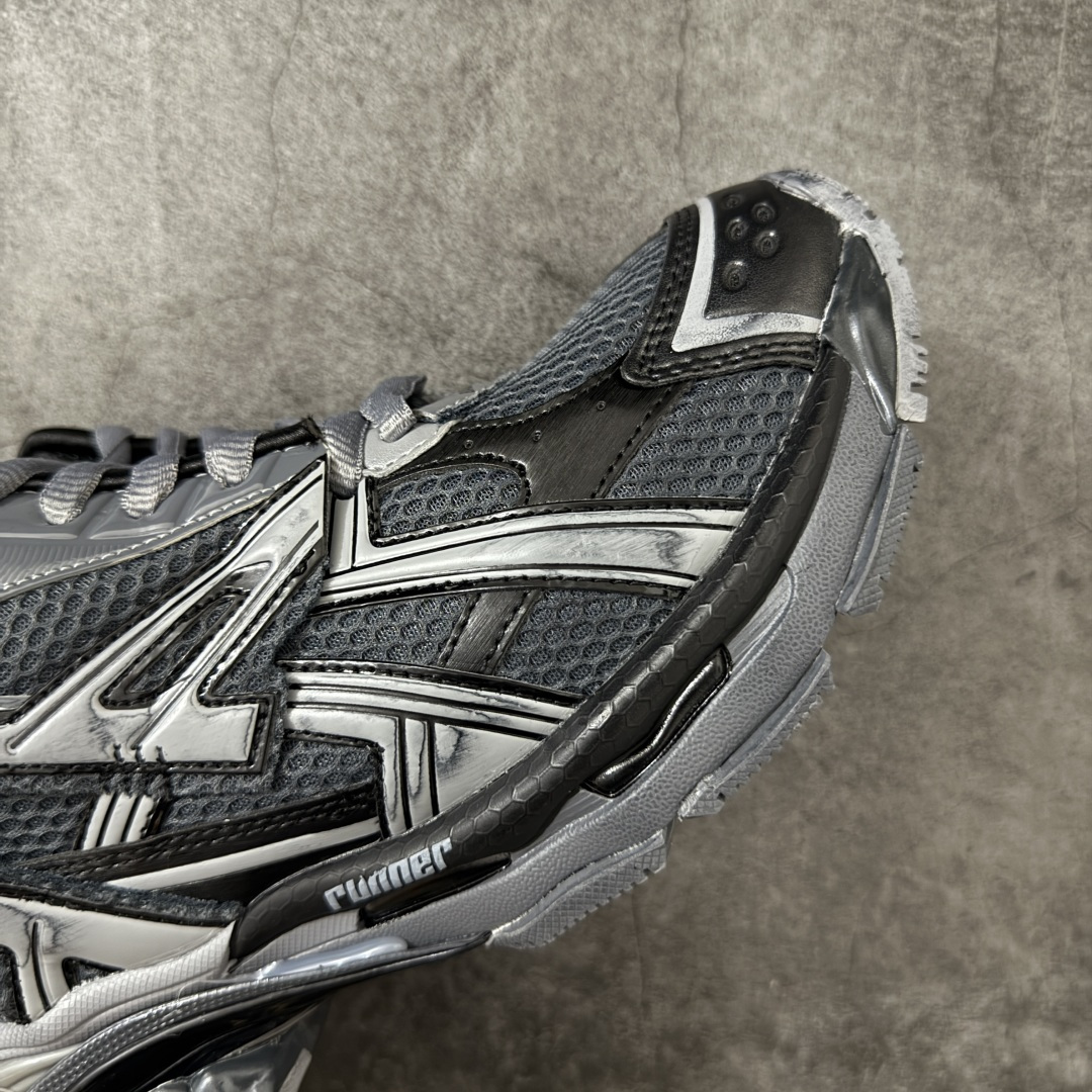 图片[6]-【公司级H版】BALENCIAGA Runner 巴黎世家七代 黑白色 此系列是通过溢胶、做旧、缝线等细节 展示了设计师 Demna 的运动鞋风格 用一双「旧鞋」传递复古感 后侧板、翘起的鞋头 则展示了 Demna 在结构上的未来构想 原装大盒从里到外一切百分百还原官方配置 顶级专供碾压一切版本 尺码：35 36 37 38 39 40 41 42 43 44 45 46-选品中心