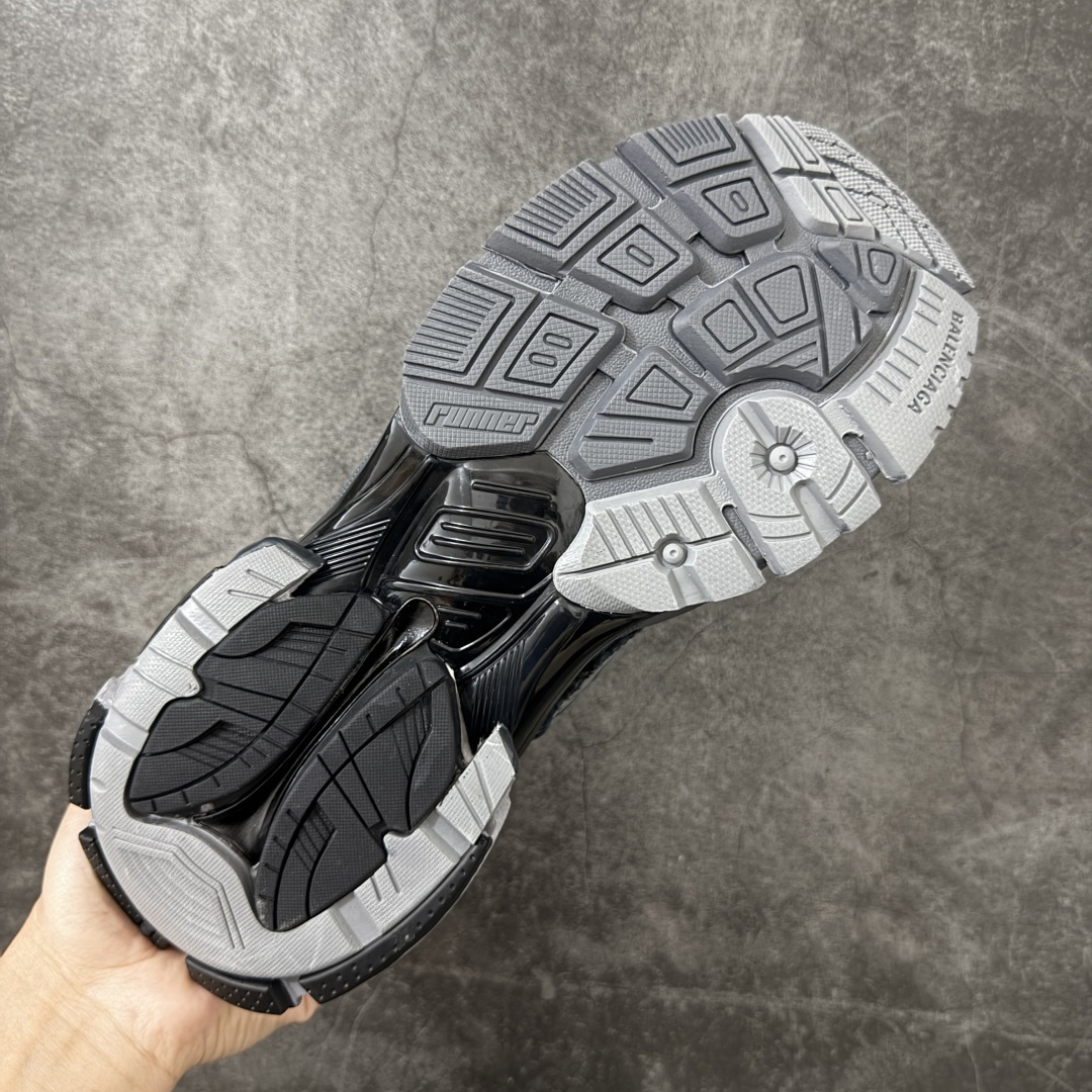 图片[9]-【公司级H版】BALENCIAGA Runner 巴黎世家七代 黑白色 此系列是通过溢胶、做旧、缝线等细节 展示了设计师 Demna 的运动鞋风格 用一双「旧鞋」传递复古感 后侧板、翘起的鞋头 则展示了 Demna 在结构上的未来构想 原装大盒从里到外一切百分百还原官方配置 顶级专供碾压一切版本 尺码：35 36 37 38 39 40 41 42 43 44 45 46-选品中心