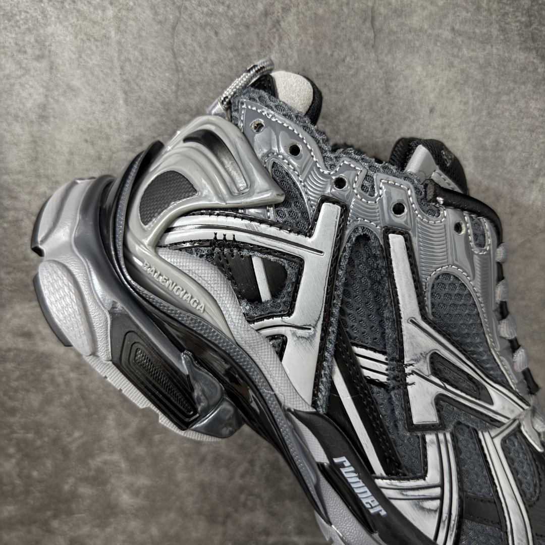 图片[7]-【公司级H版】BALENCIAGA Runner 巴黎世家七代 黑白色 此系列是通过溢胶、做旧、缝线等细节 展示了设计师 Demna 的运动鞋风格 用一双「旧鞋」传递复古感 后侧板、翘起的鞋头 则展示了 Demna 在结构上的未来构想 原装大盒从里到外一切百分百还原官方配置 顶级专供碾压一切版本 尺码：35 36 37 38 39 40 41 42 43 44 45 46-选品中心