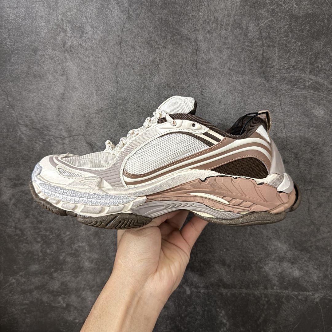图片[2]-【GO版本】Balenciaga巴黎世家 Triple S .2 厚底系带 低帮 老爹鞋 Balenciaga是由被誉为代表二十世纪的伟大天才设计师 CristobalBalenciaga 创立的，在品牌创立的大半个世纪以来，巴黎世家一直以时尚、典雅闻名于时装界，它的主题产品有女士和男士提包、机车包、鞋子和时装，在15年王大仁卸任品牌设计师后，品牌的风格发生了翻天覆地的变化，凭借着人气超高的街头风T恤、老爹鞋等迅速霸屏各大时装周和时尚圈 尺码：35 36 37 38 39 40 41 42 43 44 45 46-选品中心