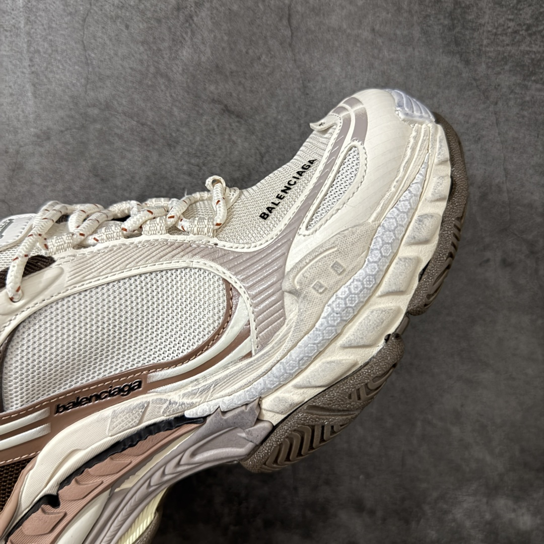 图片[6]-【GO版本】Balenciaga巴黎世家 Triple S .2 厚底系带 低帮 老爹鞋 Balenciaga是由被誉为代表二十世纪的伟大天才设计师 CristobalBalenciaga 创立的，在品牌创立的大半个世纪以来，巴黎世家一直以时尚、典雅闻名于时装界，它的主题产品有女士和男士提包、机车包、鞋子和时装，在15年王大仁卸任品牌设计师后，品牌的风格发生了翻天覆地的变化，凭借着人气超高的街头风T恤、老爹鞋等迅速霸屏各大时装周和时尚圈 尺码：35 36 37 38 39 40 41 42 43 44 45 46-选品中心