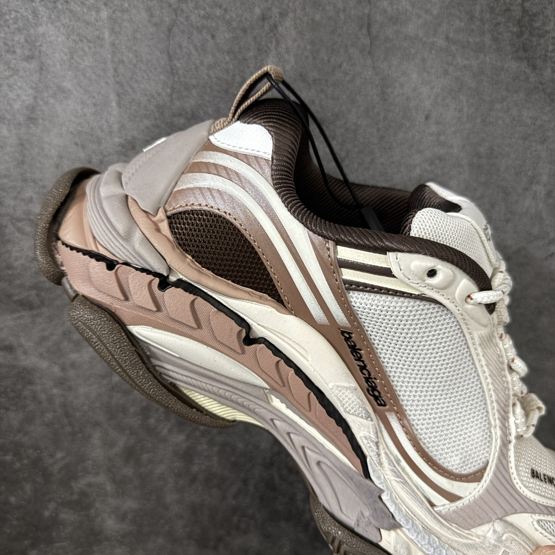 图片[7]-【GO版本】Balenciaga巴黎世家 Triple S .2 厚底系带 低帮 老爹鞋 Balenciaga是由被誉为代表二十世纪的伟大天才设计师 CristobalBalenciaga 创立的，在品牌创立的大半个世纪以来，巴黎世家一直以时尚、典雅闻名于时装界，它的主题产品有女士和男士提包、机车包、鞋子和时装，在15年王大仁卸任品牌设计师后，品牌的风格发生了翻天覆地的变化，凭借着人气超高的街头风T恤、老爹鞋等迅速霸屏各大时装周和时尚圈 尺码：35 36 37 38 39 40 41 42 43 44 45 46-选品中心