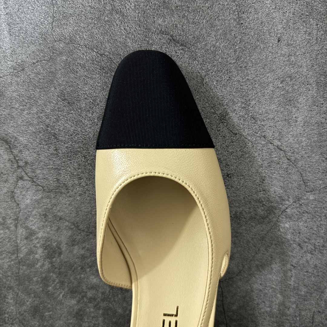 图片[5]-【佛山超A版】CHANEL 24S Slingback系列经典凉鞋低跟皮鞋 有多少姐妹是穿旧了之后，还是会选择重新买一双slingback！因为它太经典，再也不会遇到一款这么好搭的了，各处线条都很拉长腿型！不挑，随便搭都很抢镜！ 原版购入zp开发，调色上千次，绝无色差！ 进口原皮+意大利原厂真皮大底(渠道材料这块我们非常有优势) 全部颜色都有购入zp打版，色差这块直接避免，各处细节都与今年最新版本的一致 全套高端包装飞机礼盒 注意：原版真皮大底比较娇贵，试穿务必不要搞脏，否则影响二次销售无法退换 尺码：35-41码-选品中心