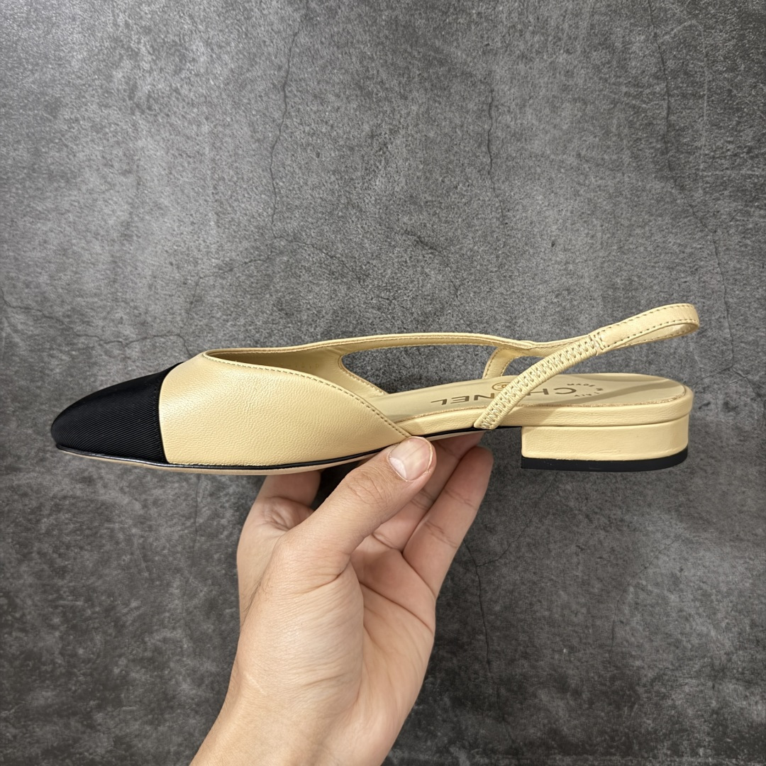图片[2]-【佛山超A版】CHANEL 24S Slingback系列经典凉鞋低跟皮鞋 有多少姐妹是穿旧了之后，还是会选择重新买一双slingback！因为它太经典，再也不会遇到一款这么好搭的了，各处线条都很拉长腿型！不挑，随便搭都很抢镜！ 原版购入zp开发，调色上千次，绝无色差！ 进口原皮+意大利原厂真皮大底(渠道材料这块我们非常有优势) 全部颜色都有购入zp打版，色差这块直接避免，各处细节都与今年最新版本的一致 全套高端包装飞机礼盒 注意：原版真皮大底比较娇贵，试穿务必不要搞脏，否则影响二次销售无法退换 尺码：35-41码-选品中心