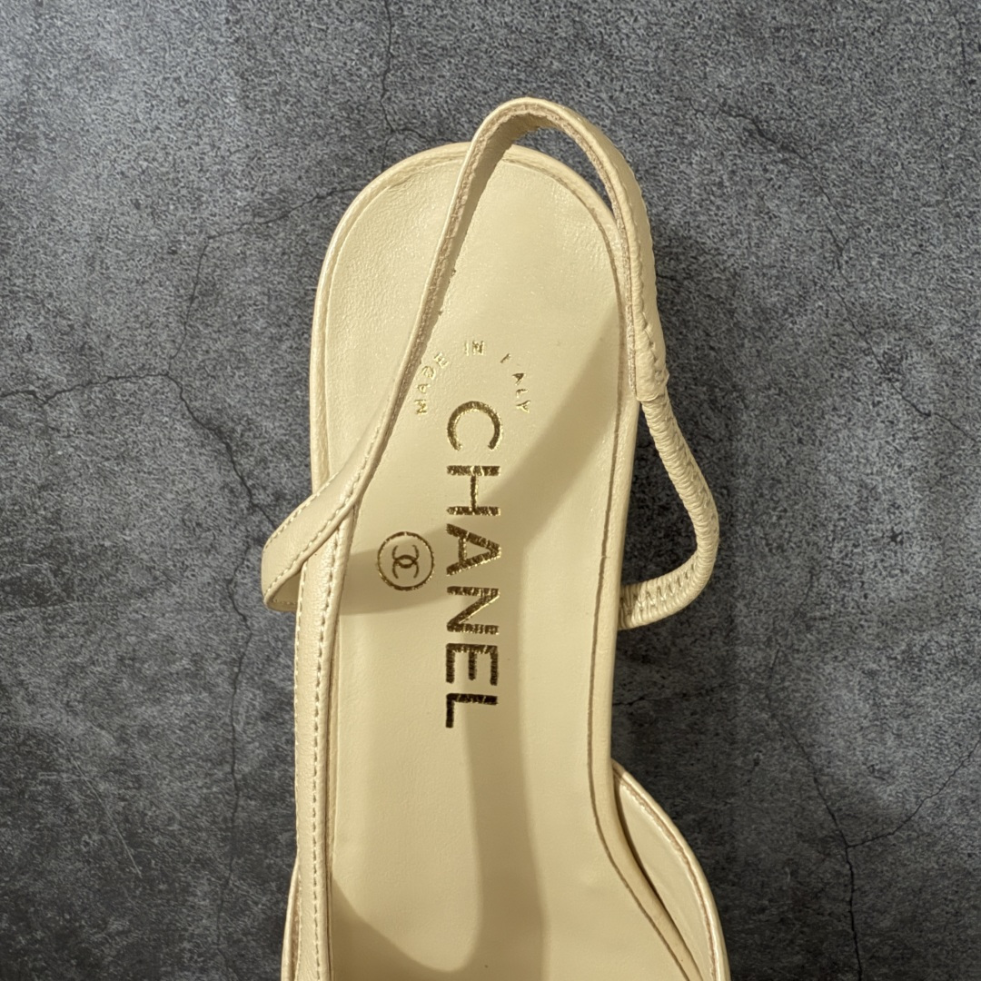 图片[8]-【佛山超A版】CHANEL 24S Slingback系列经典凉鞋低跟皮鞋 有多少姐妹是穿旧了之后，还是会选择重新买一双slingback！因为它太经典，再也不会遇到一款这么好搭的了，各处线条都很拉长腿型！不挑，随便搭都很抢镜！ 原版购入zp开发，调色上千次，绝无色差！ 进口原皮+意大利原厂真皮大底(渠道材料这块我们非常有优势) 全部颜色都有购入zp打版，色差这块直接避免，各处细节都与今年最新版本的一致 全套高端包装飞机礼盒 注意：原版真皮大底比较娇贵，试穿务必不要搞脏，否则影响二次销售无法退换 尺码：35-41码-选品中心