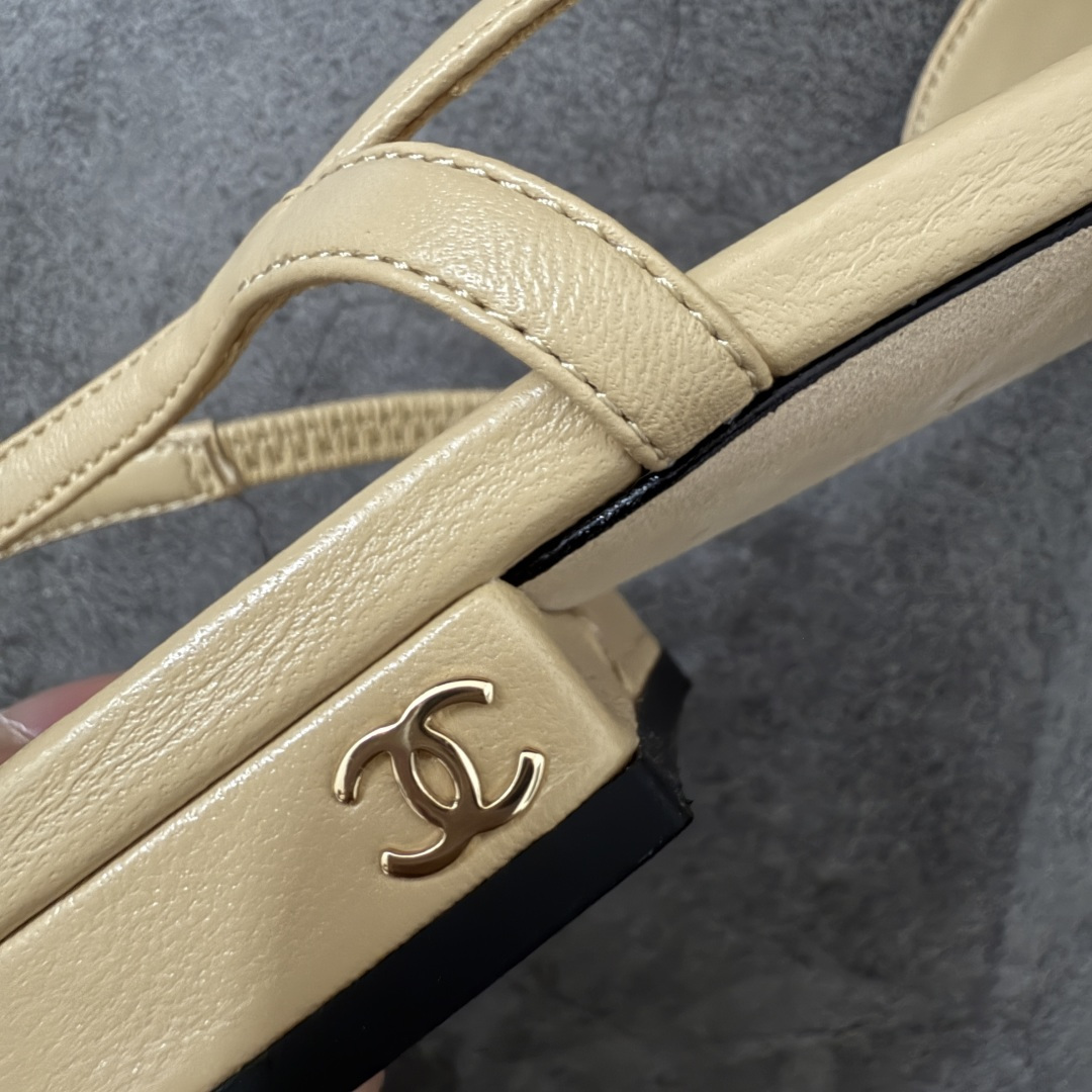 图片[3]-【佛山超A版】CHANEL 24S Slingback系列经典凉鞋低跟皮鞋 有多少姐妹是穿旧了之后，还是会选择重新买一双slingback！因为它太经典，再也不会遇到一款这么好搭的了，各处线条都很拉长腿型！不挑，随便搭都很抢镜！ 原版购入zp开发，调色上千次，绝无色差！ 进口原皮+意大利原厂真皮大底(渠道材料这块我们非常有优势) 全部颜色都有购入zp打版，色差这块直接避免，各处细节都与今年最新版本的一致 全套高端包装飞机礼盒 注意：原版真皮大底比较娇贵，试穿务必不要搞脏，否则影响二次销售无法退换 尺码：35-41码-选品中心