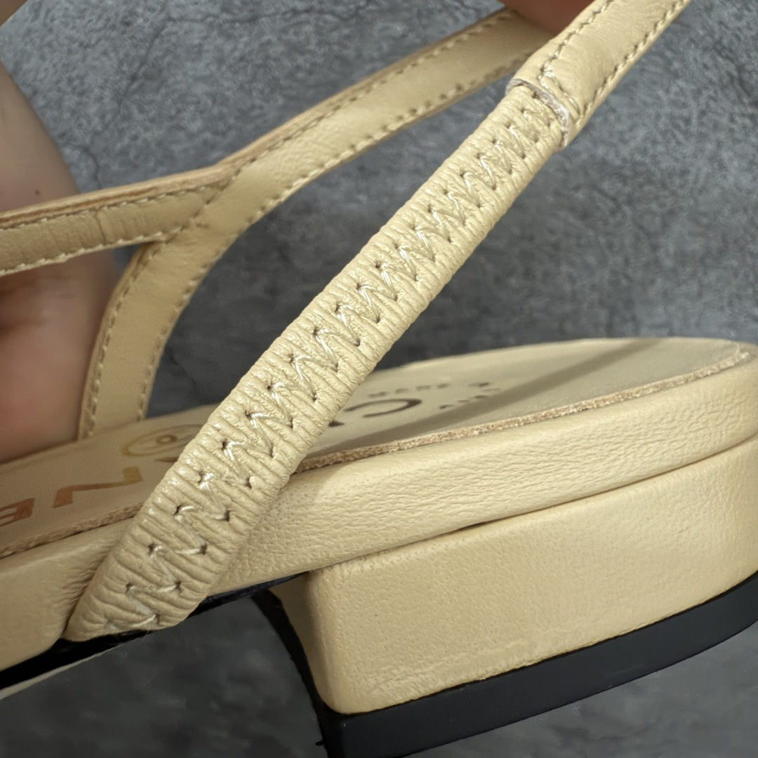 图片[5]-【佛山超A版】CHANEL 24S Slingback系列经典凉鞋低跟皮鞋 有多少姐妹是穿旧了之后，还是会选择重新买一双slingback！因为它太经典，再也不会遇到一款这么好搭的了，各处线条都很拉长腿型！不挑，随便搭都很抢镜！ 原版购入zp开发，调色上千次，绝无色差！ 进口原皮+意大利原厂真皮大底(渠道材料这块我们非常有优势) 全部颜色都有购入zp打版，色差这块直接避免，各处细节都与今年最新版本的一致 全套高端包装飞机礼盒 注意：原版真皮大底比较娇贵，试穿务必不要搞脏，否则影响二次销售无法退换 尺码：35-41码-选品中心
