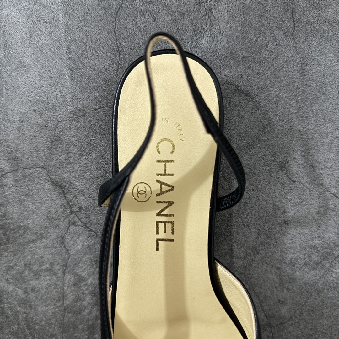 图片[8]-【佛山超A版】CHANEL 24S Slingback系列经典凉鞋低跟皮鞋 有多少姐妹是穿旧了之后，还是会选择重新买一双slingback！因为它太经典，再也不会遇到一款这么好搭的了，各处线条都很拉长腿型！不挑，随便搭都很抢镜！ 原版购入zp开发，调色上千次，绝无色差！ 进口原皮+意大利原厂真皮大底(渠道材料这块我们非常有优势) 全部颜色都有购入zp打版，色差这块直接避免，各处细节都与今年最新版本的一致 全套高端包装飞机礼盒 注意：原版真皮大底比较娇贵，试穿务必不要搞脏，否则影响二次销售无法退换 尺码：35-41码-选品中心