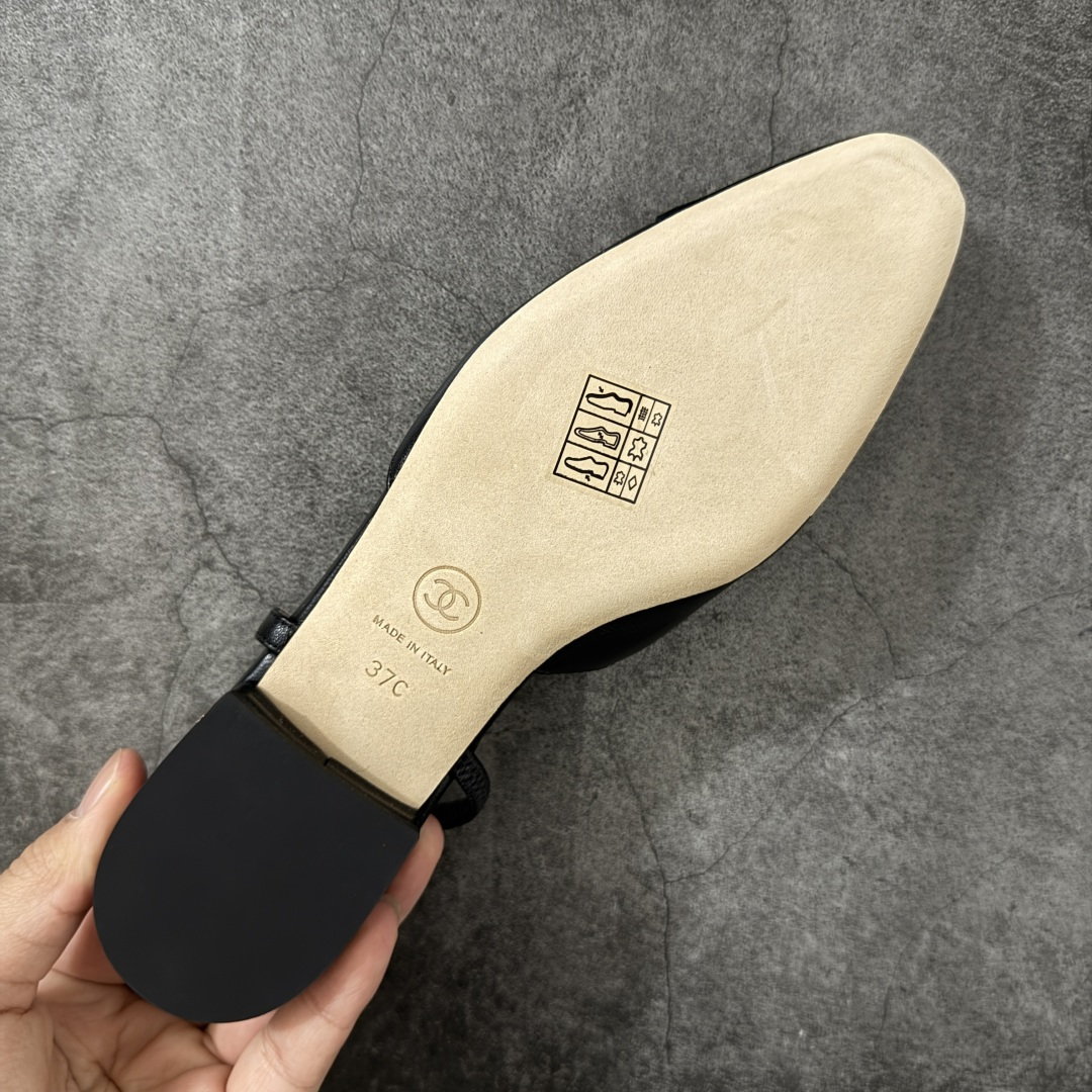 图片[9]-【佛山超A版】CHANEL 24S Slingback系列经典凉鞋低跟皮鞋 有多少姐妹是穿旧了之后，还是会选择重新买一双slingback！因为它太经典，再也不会遇到一款这么好搭的了，各处线条都很拉长腿型！不挑，随便搭都很抢镜！ 原版购入zp开发，调色上千次，绝无色差！ 进口原皮+意大利原厂真皮大底(渠道材料这块我们非常有优势) 全部颜色都有购入zp打版，色差这块直接避免，各处细节都与今年最新版本的一致 全套高端包装飞机礼盒 注意：原版真皮大底比较娇贵，试穿务必不要搞脏，否则影响二次销售无法退换 尺码：35-41码-选品中心