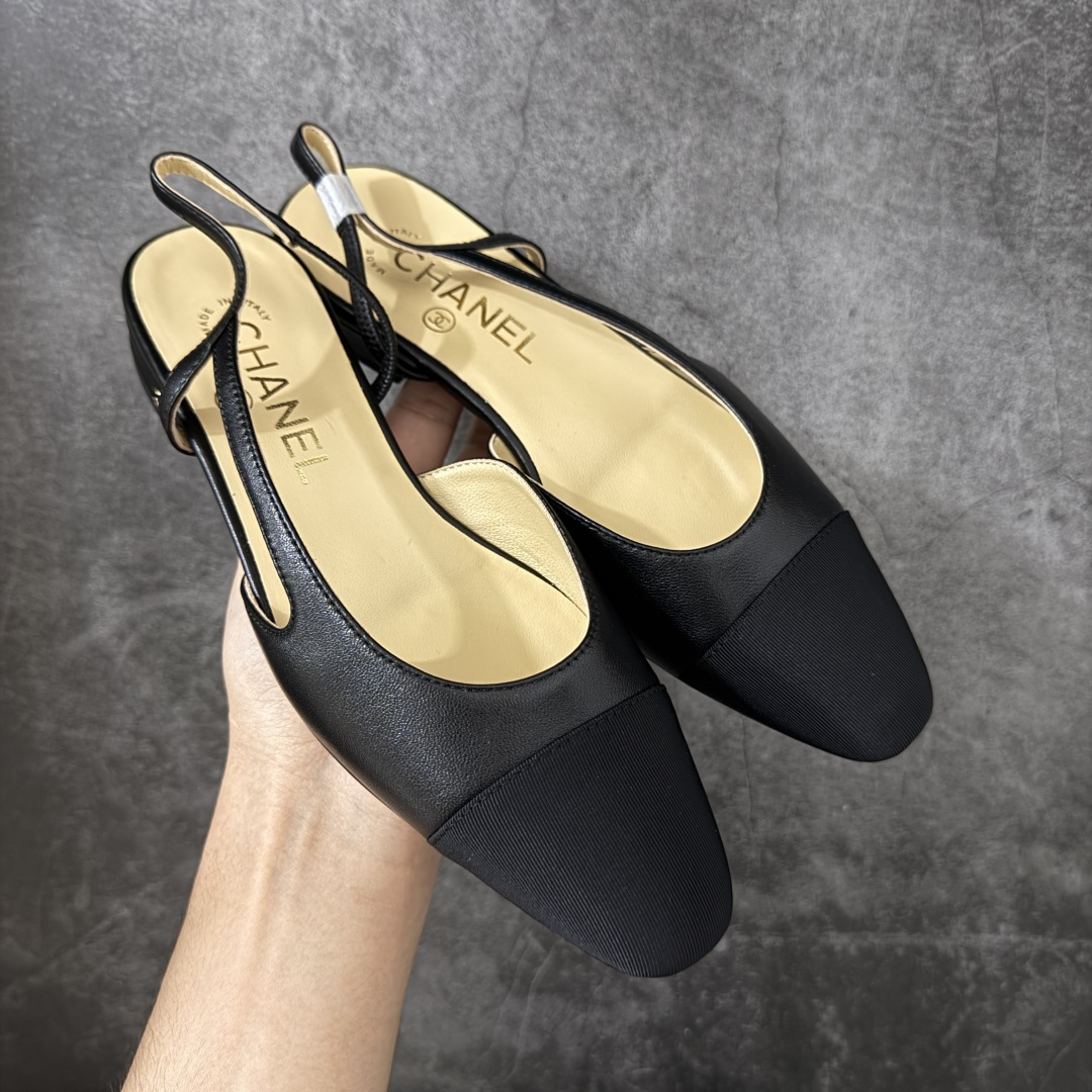 【佛山超A版】CHANEL 24S Slingback系列经典凉鞋低跟皮鞋 有多少姐妹是穿旧了之后，还是会选择重新买一双slingback！因为它太经典，再也不会遇到一款这么好搭的了，各处线条都很拉长腿型！不挑，随便搭都很抢镜！ 原版购入zp开发，调色上千次，绝无色差！ 进口原皮+意大利原厂真皮大底(渠道材料这块我们非常有优势) 全部颜色都有购入zp打版，色差这块直接避免，各处细节都与今年最新版本的一致 全套高端包装飞机礼盒 注意：原版真皮大底比较娇贵，试穿务必不要搞脏，否则影响二次销售无法退换 尺码：35-41码-选品中心