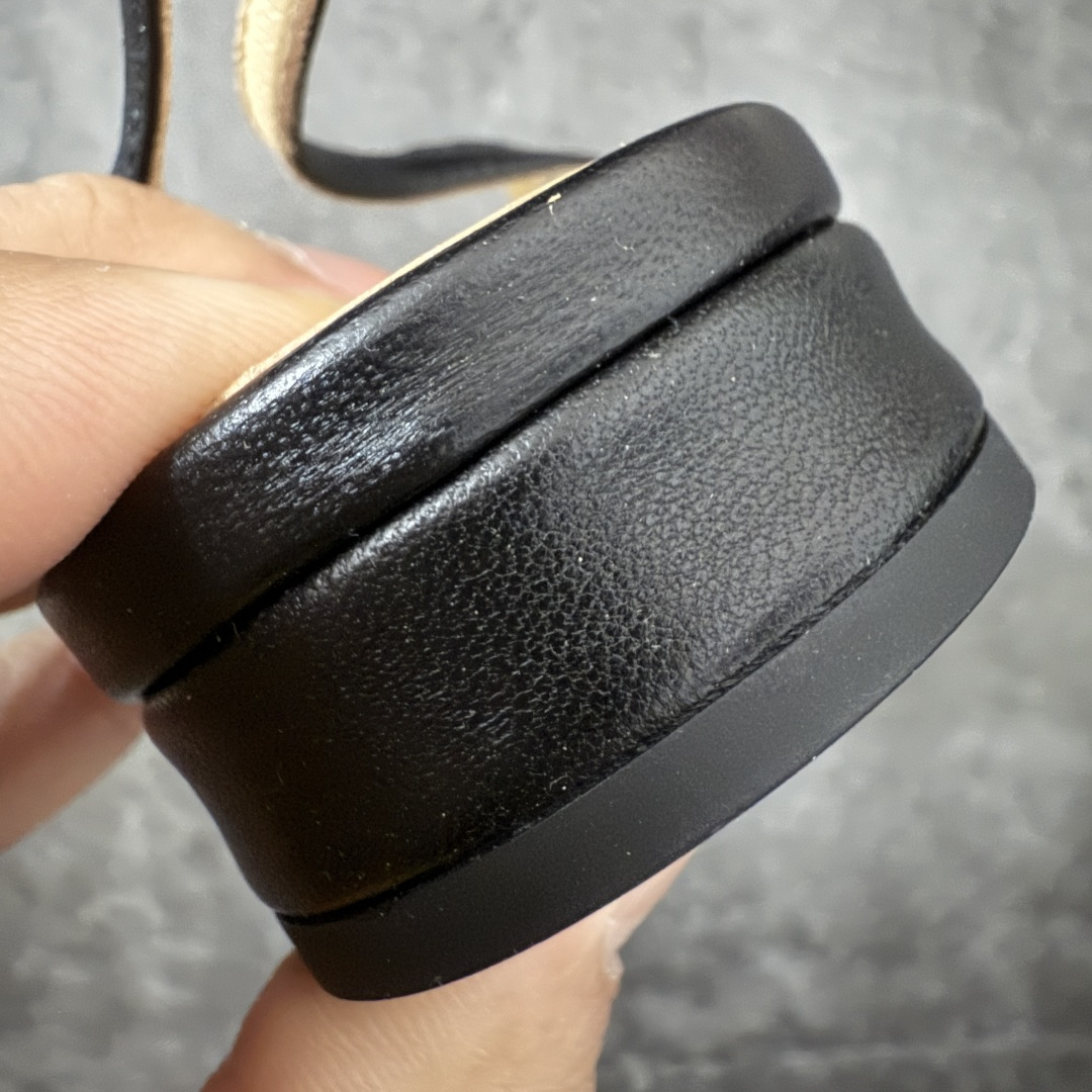 图片[2]-【佛山超A版】CHANEL 24S Slingback系列经典凉鞋低跟皮鞋 有多少姐妹是穿旧了之后，还是会选择重新买一双slingback！因为它太经典，再也不会遇到一款这么好搭的了，各处线条都很拉长腿型！不挑，随便搭都很抢镜！ 原版购入zp开发，调色上千次，绝无色差！ 进口原皮+意大利原厂真皮大底(渠道材料这块我们非常有优势) 全部颜色都有购入zp打版，色差这块直接避免，各处细节都与今年最新版本的一致 全套高端包装飞机礼盒 注意：原版真皮大底比较娇贵，试穿务必不要搞脏，否则影响二次销售无法退换 尺码：35-41码-选品中心
