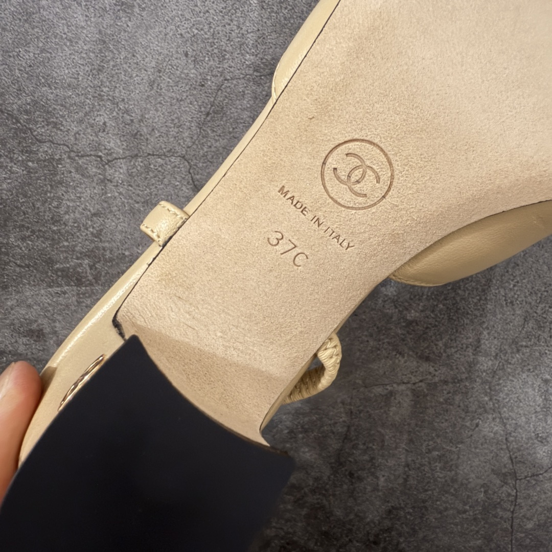 图片[9]-【佛山超A版】CHANEL 香奈儿Slingback系列经典凉鞋高跟粗跟皮鞋 有多少姐妹是穿旧了之后，还是会选择重新买一双slingback！因为它太经典，再也不会遇到一款这么好搭的了，各处线条都很拉长腿型！不挑，随便搭都很抢镜！ 原版购入zp开发，调色上千次，绝无色差！ 进口原皮+意大利原厂真皮大底(渠道材料这块我们非常有优势) 全部颜色都有购入zp打版，色差这块直接避免，各处细节都与今年最新版本的一致 全套高端包装飞机礼盒 注意：原版真皮大底比较娇贵，试穿务必不要搞脏，否则影响二次销售无法退换 尺码：35-41码-选品中心