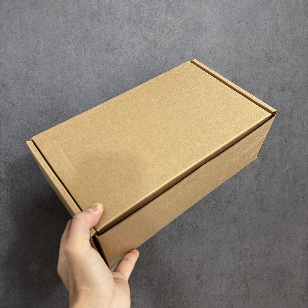 图片[13]-【佛山超A版】Loro Piana LP Summer Charms平底五金吊坠高跟凉锁扣凉拖鞋一字拖 这款绒面革凉搭有Loro Piana My Charms吊饰的饰带，并饰以同色缝线。外观精美雅致，适合搭配都市着装，也适合打造休闲假日装束。 新色过彩色的夏天！既休闲又时髦，又能毫不刻意地透露出品质与舒适！锁扣流苏凉上脚就被它的魅力俘获，分分钟爱上！ 鞋面：定制高密度帆布拼接牛皮 内里垫脚：牛皮（质感满满) 鞋底：意大利真皮大底 尺码：35-41-选品中心