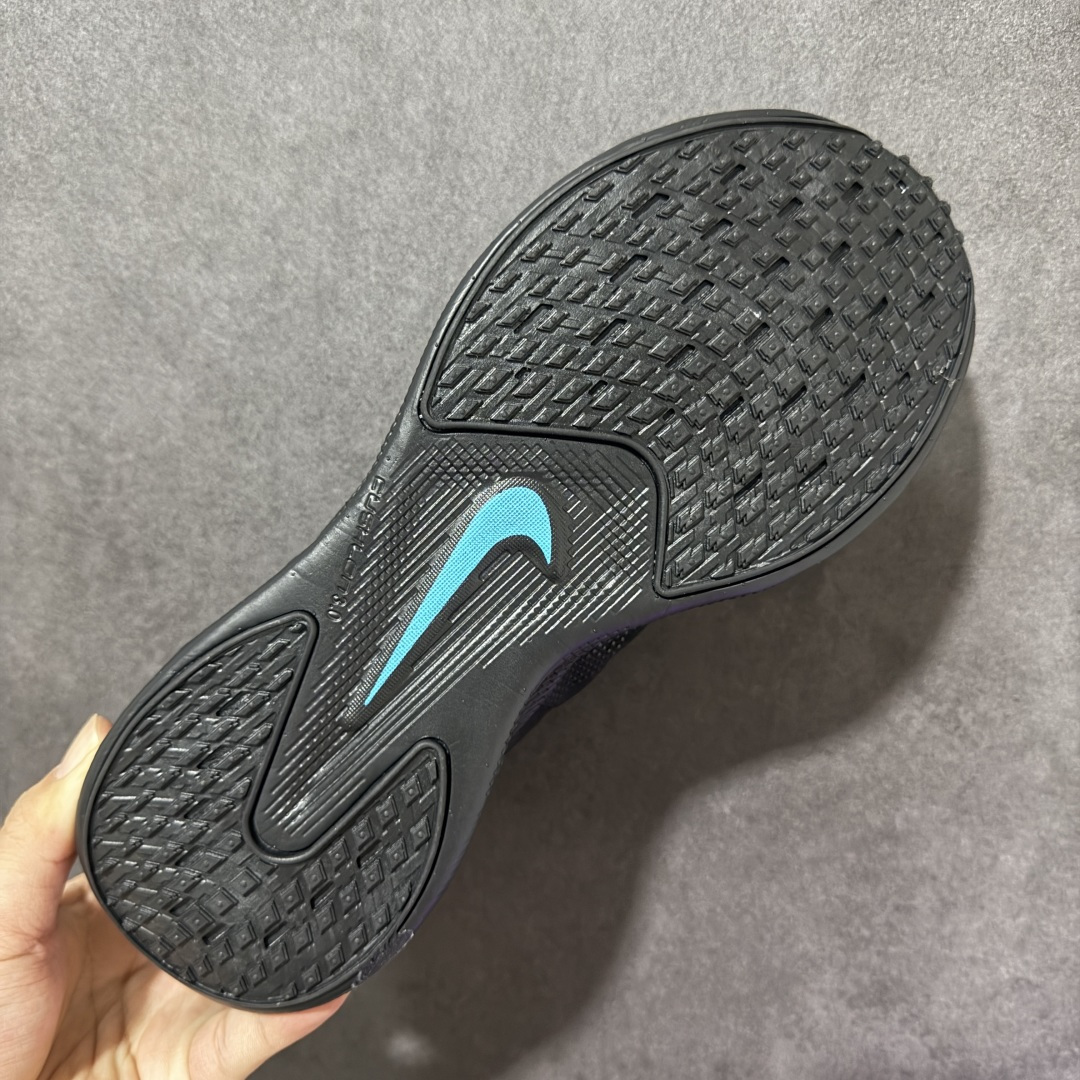 图片[9]-【公司级】Nike Ava X 耐克 舒适百搭耐磨低帮 休闲跑步鞋 采用轻盈的机能型织物鞋面 专为四季穿着而设计 流线型TPU包覆结构带来稳固贴合感 简约风橡胶外底具备出色排水性能和强劲抓地力 鞋身穿插的打孔赛道条纹灵感源自经典跑鞋 兼具舒适感与透气性 反光细节点缀其间 为都市夜行增添一份醒目与安全 货号： HM9697-006 尺码： 40-45-选品中心