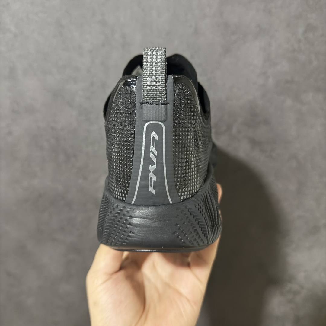 图片[4]-【公司级】Nike Ava X 耐克 舒适百搭耐磨低帮 休闲跑步鞋 采用轻盈的机能型织物鞋面 专为四季穿着而设计 流线型TPU包覆结构带来稳固贴合感 简约风橡胶外底具备出色排水性能和强劲抓地力 鞋身穿插的打孔赛道条纹灵感源自经典跑鞋 兼具舒适感与透气性 反光细节点缀其间 为都市夜行增添一份醒目与安全 货号： HM9697-004 尺码： 40-45-选品中心