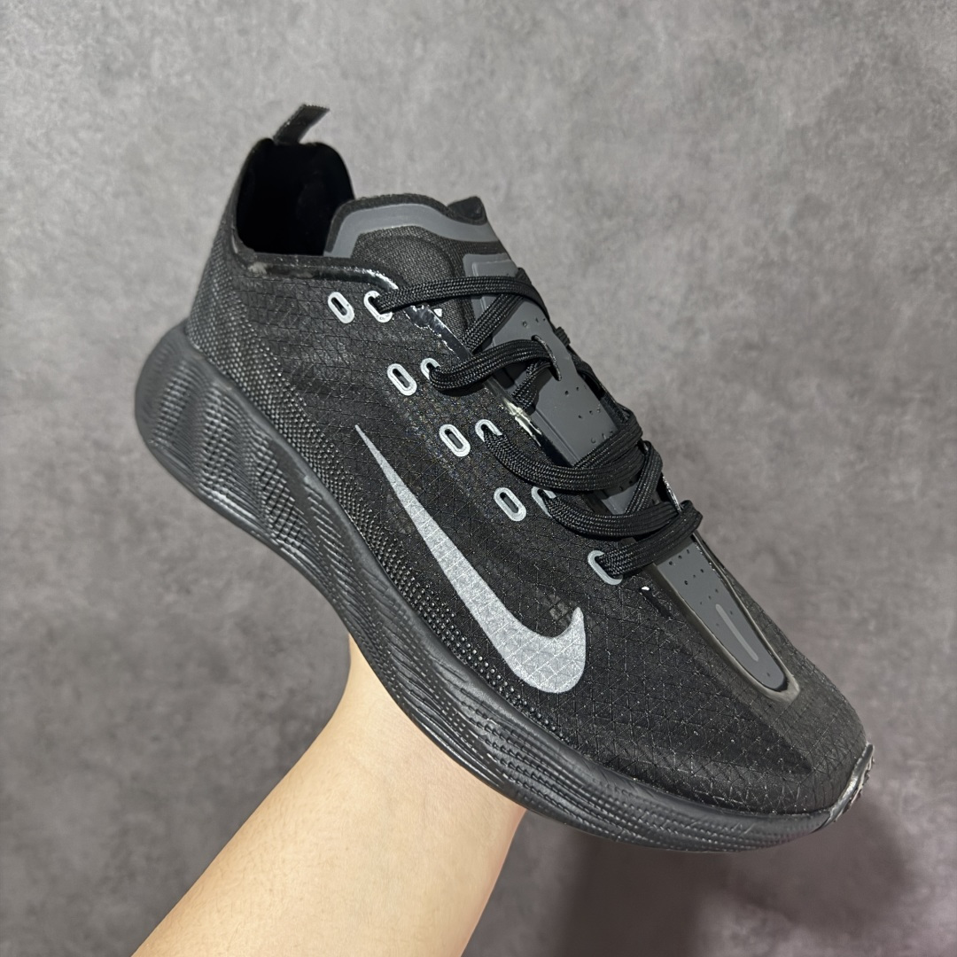 图片[3]-【公司级】Nike Ava X 耐克 舒适百搭耐磨低帮 休闲跑步鞋 采用轻盈的机能型织物鞋面 专为四季穿着而设计 流线型TPU包覆结构带来稳固贴合感 简约风橡胶外底具备出色排水性能和强劲抓地力 鞋身穿插的打孔赛道条纹灵感源自经典跑鞋 兼具舒适感与透气性 反光细节点缀其间 为都市夜行增添一份醒目与安全 货号： HM9697-004 尺码： 40-45-选品中心