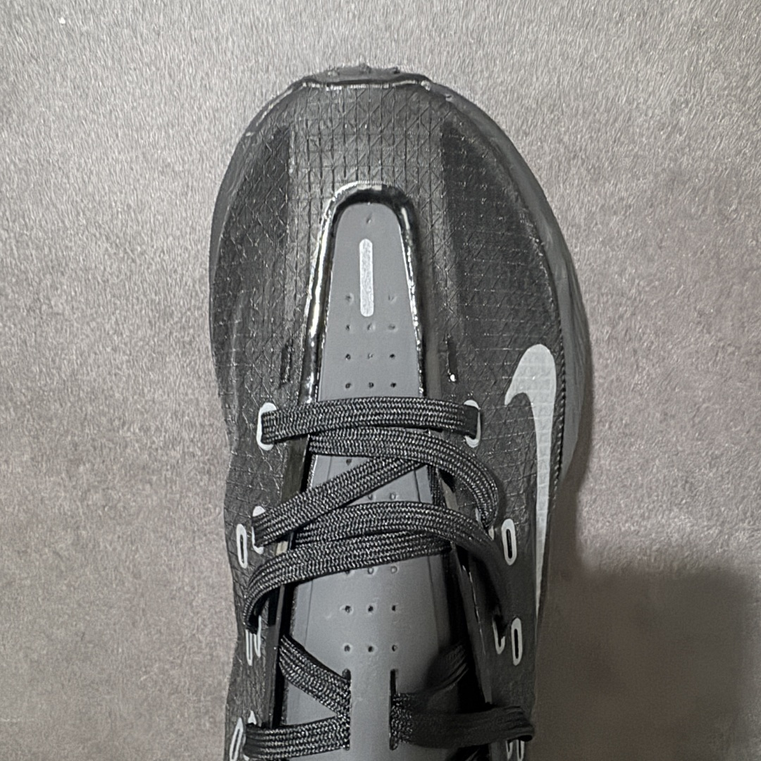 图片[5]-【公司级】Nike Ava X 耐克 舒适百搭耐磨低帮 休闲跑步鞋 采用轻盈的机能型织物鞋面 专为四季穿着而设计 流线型TPU包覆结构带来稳固贴合感 简约风橡胶外底具备出色排水性能和强劲抓地力 鞋身穿插的打孔赛道条纹灵感源自经典跑鞋 兼具舒适感与透气性 反光细节点缀其间 为都市夜行增添一份醒目与安全 货号： HM9697-004 尺码： 40-45-选品中心