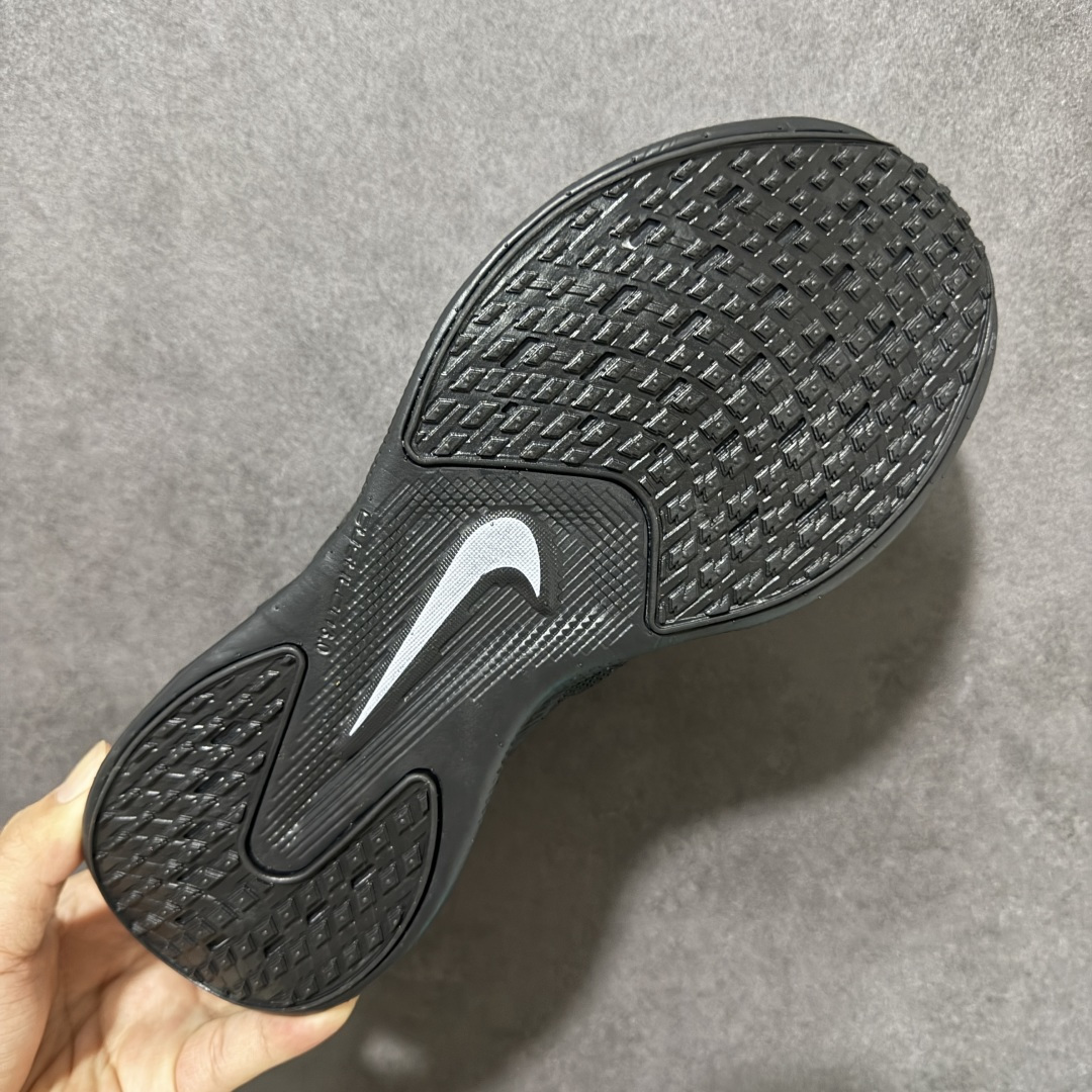 图片[9]-【公司级】Nike Ava X 耐克 舒适百搭耐磨低帮 休闲跑步鞋 采用轻盈的机能型织物鞋面 专为四季穿着而设计 流线型TPU包覆结构带来稳固贴合感 简约风橡胶外底具备出色排水性能和强劲抓地力 鞋身穿插的打孔赛道条纹灵感源自经典跑鞋 兼具舒适感与透气性 反光细节点缀其间 为都市夜行增添一份醒目与安全 货号： HM9697-004 尺码： 40-45-选品中心