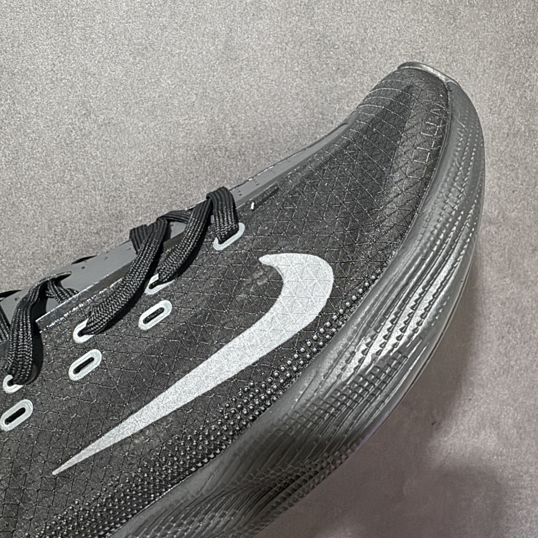 图片[8]-【公司级】Nike Ava X 耐克 舒适百搭耐磨低帮 休闲跑步鞋 采用轻盈的机能型织物鞋面 专为四季穿着而设计 流线型TPU包覆结构带来稳固贴合感 简约风橡胶外底具备出色排水性能和强劲抓地力 鞋身穿插的打孔赛道条纹灵感源自经典跑鞋 兼具舒适感与透气性 反光细节点缀其间 为都市夜行增添一份醒目与安全 货号： HM9697-004 尺码： 40-45-选品中心