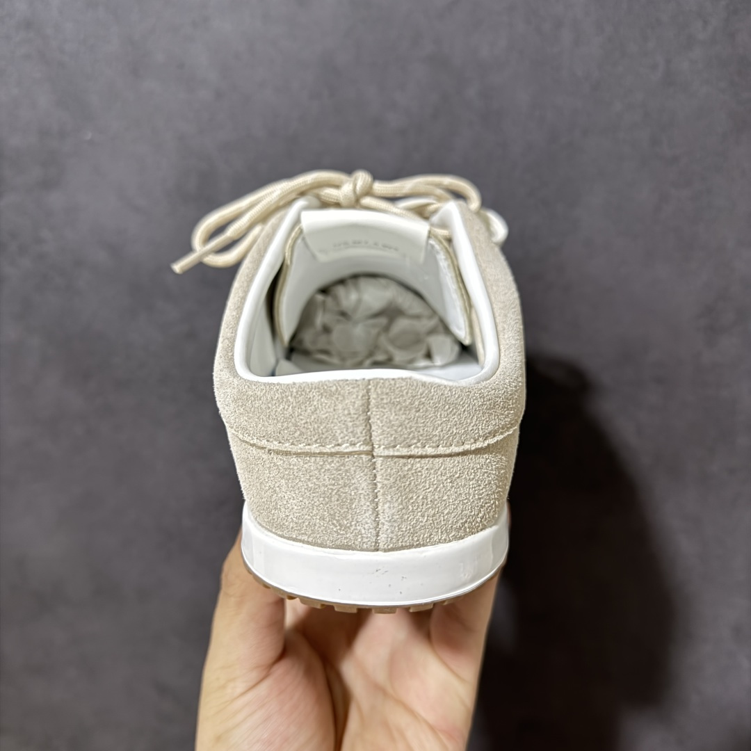 图片[4]-【公司级】美国知名瑜伽品牌 Alo Yoga Launches Mule Sneaker 发动系列低帮阿甘T头薄底穆勒风包头式露跟休闲凉拖鞋“浅棕白生胶底”半拖 包头拖 货号：A1004U 尺码：36-42无半码-选品中心