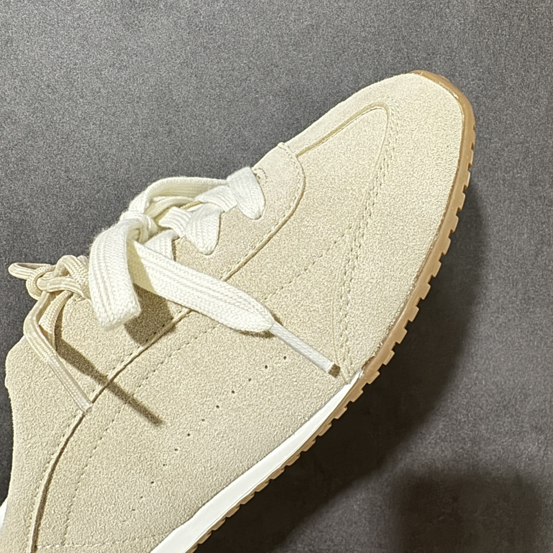 图片[8]-【公司级】美国知名瑜伽品牌 Alo Yoga Launches Mule Sneaker 发动系列低帮阿甘T头薄底穆勒风包头式露跟休闲凉拖鞋“浅棕白生胶底”半拖 包头拖 货号：A1004U 尺码：36-42无半码-选品中心