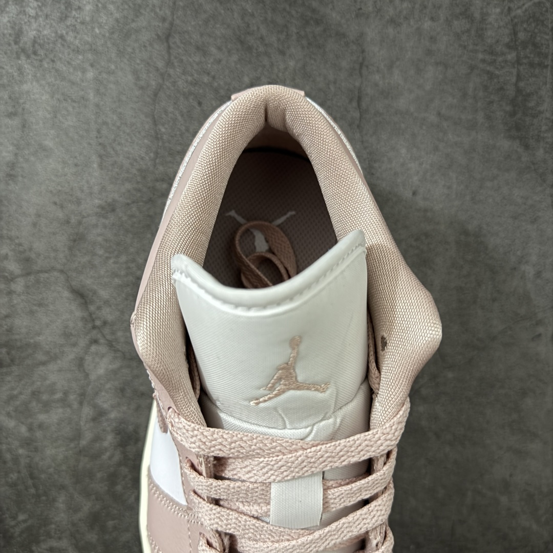 图片[8]-【DT纯原】Air Jordan Low AJ1 乔1粉白色 低帮文化休闲运动板鞋 DC0774-162  市面中低帮最具代表性版本没有之一 口碑大厂出品 品控大底版型不断改良更新 全套原纸板楦头开发 确保原汁原味 完美呈现版型 完美零毛边处理 原厂内置全掌气垫 价格定位良心 平台专用代工流水线出品 一眼公司既视感 拿到手的一瞬间就与众不同 碾压市面所有版本 全部原鞋开发 每一个配色都会采购原鞋确认细节 打破市面看图做货无好货之说 尺码：35.5-46-选品中心