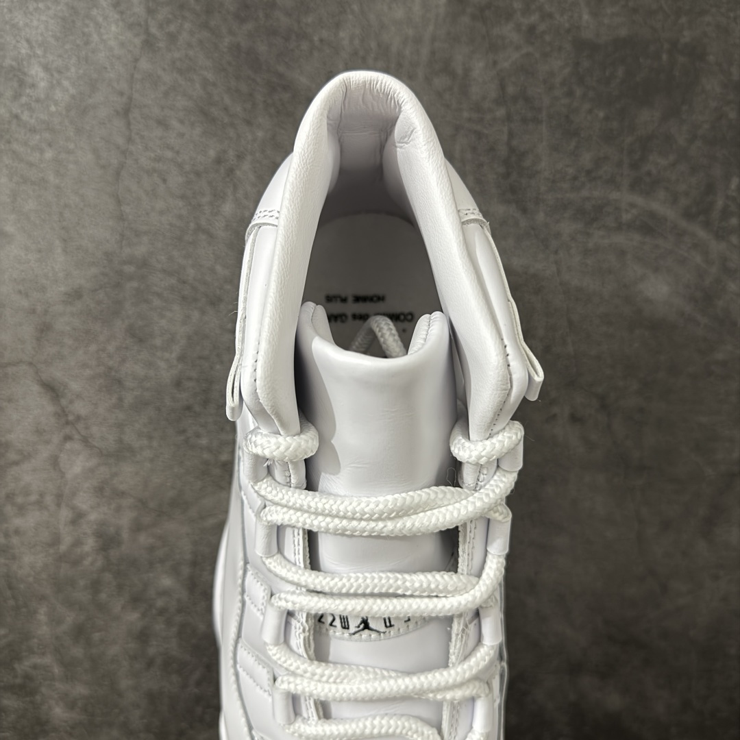 图片[8]-【XP纯原】Comme Ces Garçons × Air Jordan 11 High CDG x AJ11 高帮 联名白色 AJ11 乔11 高邦 联名白色 乔丹篮球鞋系列 鞋款整体以纯白优质皮革打造，搭配经典白色漆皮材质覆盖层，展现出不错的整体性设计；后跟依然使用经典的数字\”二三\”并且采用白色进行点缀，鞋跟侧身Jumpman Logo以压印方式呈现，自带一种简约高贵的气质；后跟内侧和鞋垫上印着\”Comme Ces Garcons Homme Plus\”联名标识，彰显联名身份；鞋带孔辅以白色绣标上点缀黑色迷你Jumpxman Logo刺绣，营造出奢华的氛围，最后以白色中底、大面积碳板和乳白色透明水晶外底及Jfumpman Logo完善整体设计收尾。 货号：IV7639-100（2026.09发售） 原厂皮 目前后跟最正确的3D印刷 色泽百分百同步 原纸板 原刀 配件全部一比一高订 完美细节可对比市场版本 专业AJ外贸大厂出品 纯原级别质感 进口头层皮料 中底拉帮线 整体清洁度等各方面细节完全一键转发碾压市面诸多嘴炮\”纯原\” 尺码：40-47.5-选品中心