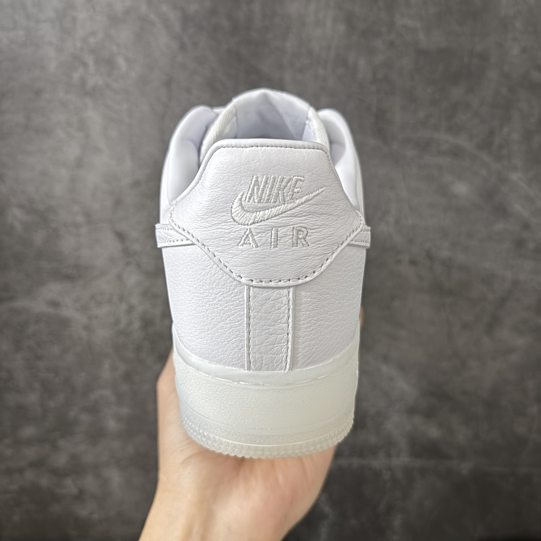 图片[4]-【GX纯原】Nocta x NK Air Force 1 Low \’07 空军一号低帮经典板鞋 克罗心Drake 联名 CZ8065-101 顶级空军 皮料质感可媲美原版 细节吊打市场其他代号版本 全鞋电脑针车 工整有序 原厂港宝加持完美还原灵魂版型 原盒原配从里到外百分百还原 原厂全头层原厂皮料 原标原盒 内置Sole气垫 中底白色背胶 中底划线 已经无限的接近公司 原厂楦头 原厂刺绣 后跟弧度修正 正确中底四线防伪 尺码：40 40.5 41 42 42.5 43 44 44.5 45 46 47.5 48.5-选品中心