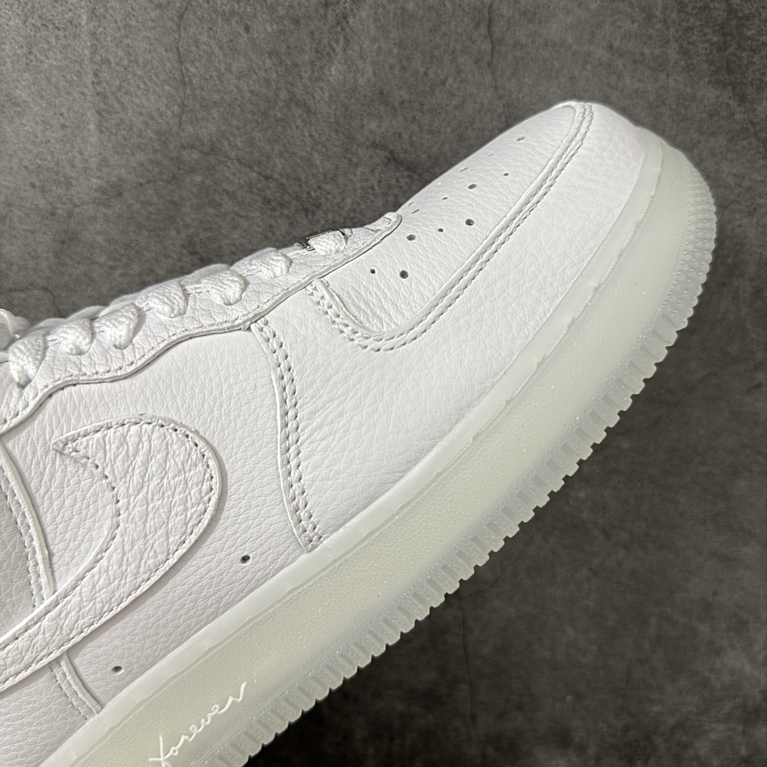 图片[6]-【GX纯原】Nocta x NK Air Force 1 Low \’07 空军一号低帮经典板鞋 克罗心Drake 联名 CZ8065-101 顶级空军 皮料质感可媲美原版 细节吊打市场其他代号版本 全鞋电脑针车 工整有序 原厂港宝加持完美还原灵魂版型 原盒原配从里到外百分百还原 原厂全头层原厂皮料 原标原盒 内置Sole气垫 中底白色背胶 中底划线 已经无限的接近公司 原厂楦头 原厂刺绣 后跟弧度修正 正确中底四线防伪 尺码：40 40.5 41 42 42.5 43 44 44.5 45 46 47.5 48.5-选品中心