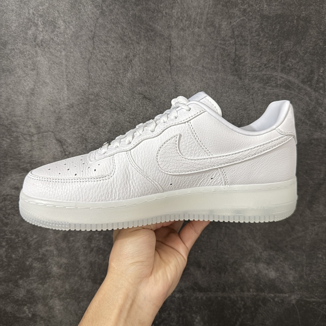 图片[2]-【GX纯原】Nocta x NK Air Force 1 Low \’07 空军一号低帮经典板鞋 克罗心Drake 联名 CZ8065-101 顶级空军 皮料质感可媲美原版 细节吊打市场其他代号版本 全鞋电脑针车 工整有序 原厂港宝加持完美还原灵魂版型 原盒原配从里到外百分百还原 原厂全头层原厂皮料 原标原盒 内置Sole气垫 中底白色背胶 中底划线 已经无限的接近公司 原厂楦头 原厂刺绣 后跟弧度修正 正确中底四线防伪 尺码：40 40.5 41 42 42.5 43 44 44.5 45 46 47.5 48.5-选品中心