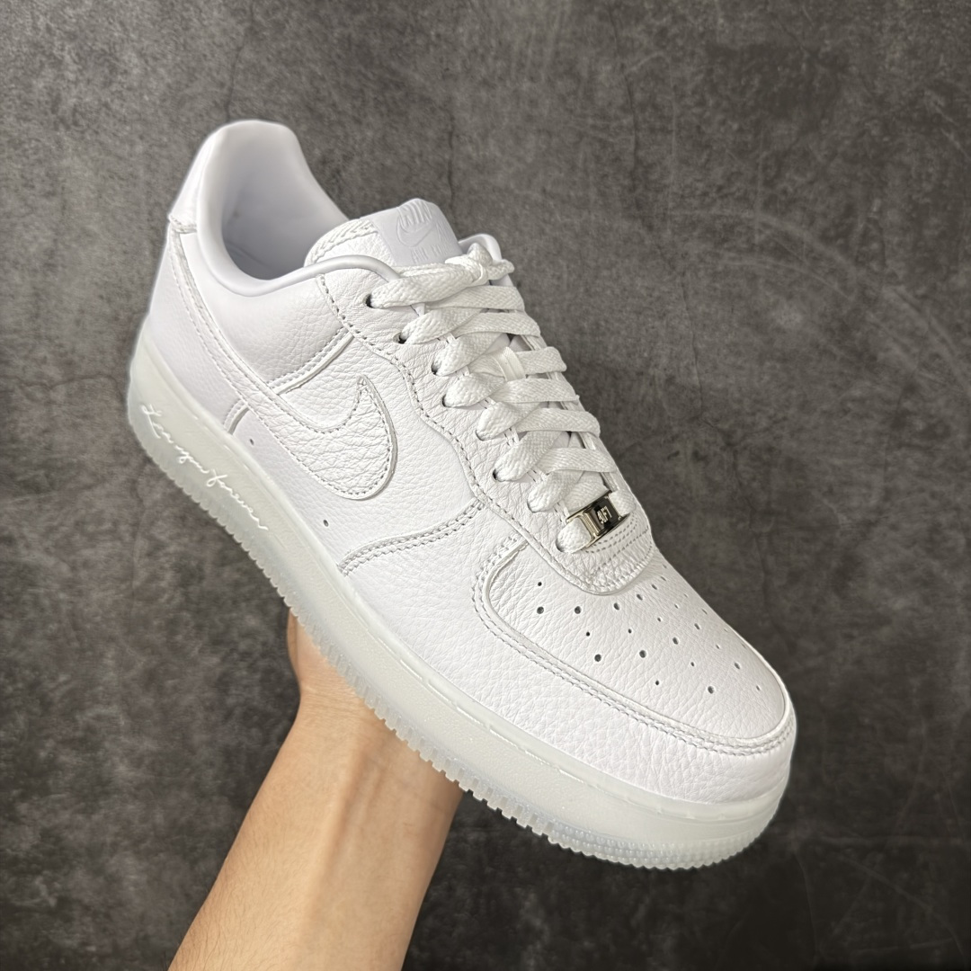 图片[3]-【GX纯原】Nocta x NK Air Force 1 Low \’07 空军一号低帮经典板鞋 克罗心Drake 联名 CZ8065-101 顶级空军 皮料质感可媲美原版 细节吊打市场其他代号版本 全鞋电脑针车 工整有序 原厂港宝加持完美还原灵魂版型 原盒原配从里到外百分百还原 原厂全头层原厂皮料 原标原盒 内置Sole气垫 中底白色背胶 中底划线 已经无限的接近公司 原厂楦头 原厂刺绣 后跟弧度修正 正确中底四线防伪 尺码：40 40.5 41 42 42.5 43 44 44.5 45 46 47.5 48.5-选品中心