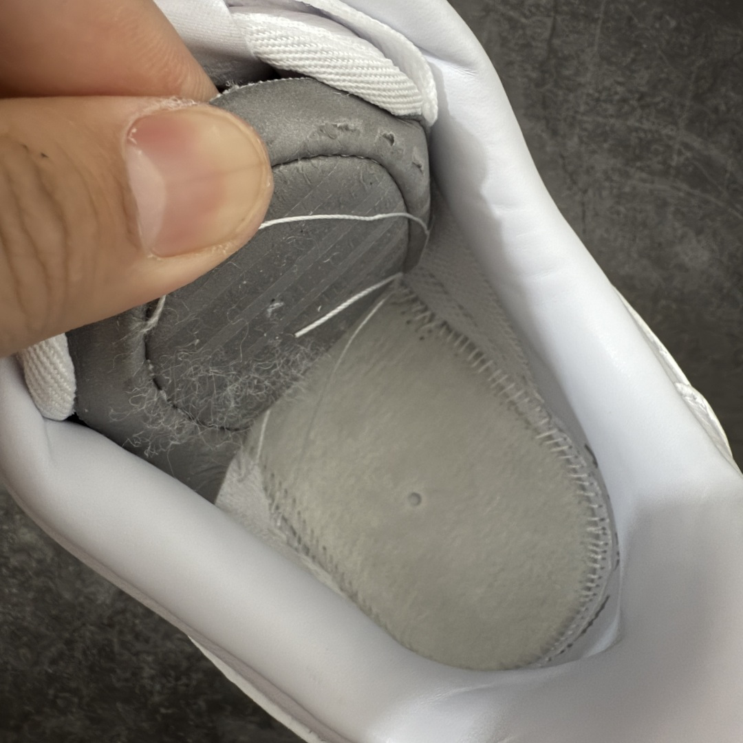 图片[9]-【GX纯原】Nocta x NK Air Force 1 Low \’07 空军一号低帮经典板鞋 克罗心Drake 联名 CZ8065-101 顶级空军 皮料质感可媲美原版 细节吊打市场其他代号版本 全鞋电脑针车 工整有序 原厂港宝加持完美还原灵魂版型 原盒原配从里到外百分百还原 原厂全头层原厂皮料 原标原盒 内置Sole气垫 中底白色背胶 中底划线 已经无限的接近公司 原厂楦头 原厂刺绣 后跟弧度修正 正确中底四线防伪 尺码：40 40.5 41 42 42.5 43 44 44.5 45 46 47.5 48.5-选品中心
